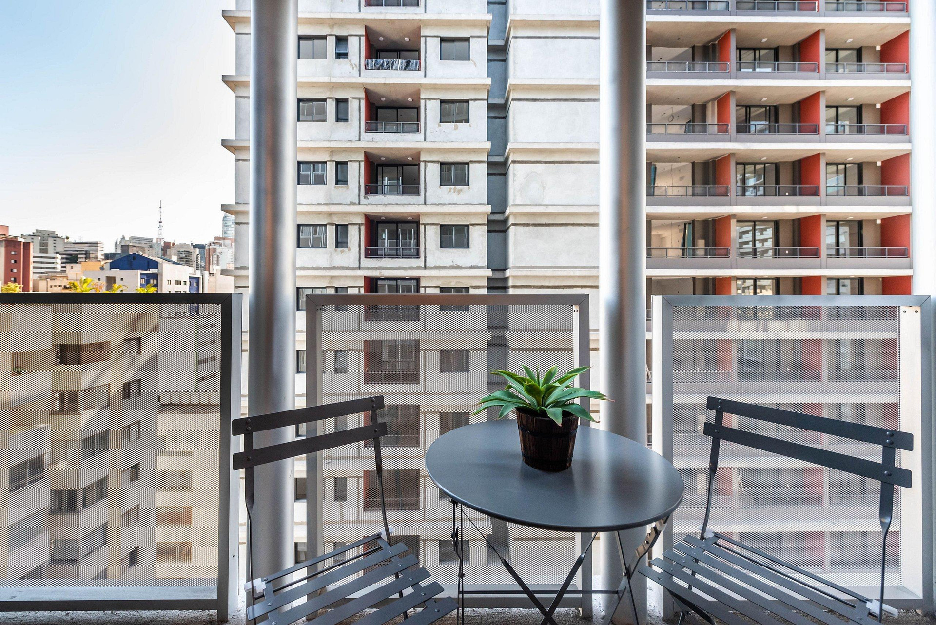 image-housing-carousel
