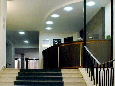 image-housing-carousel