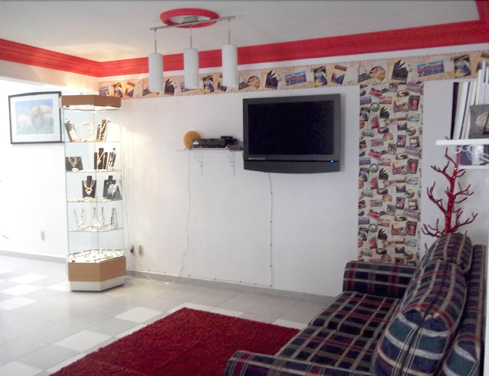 image-housing-carousel