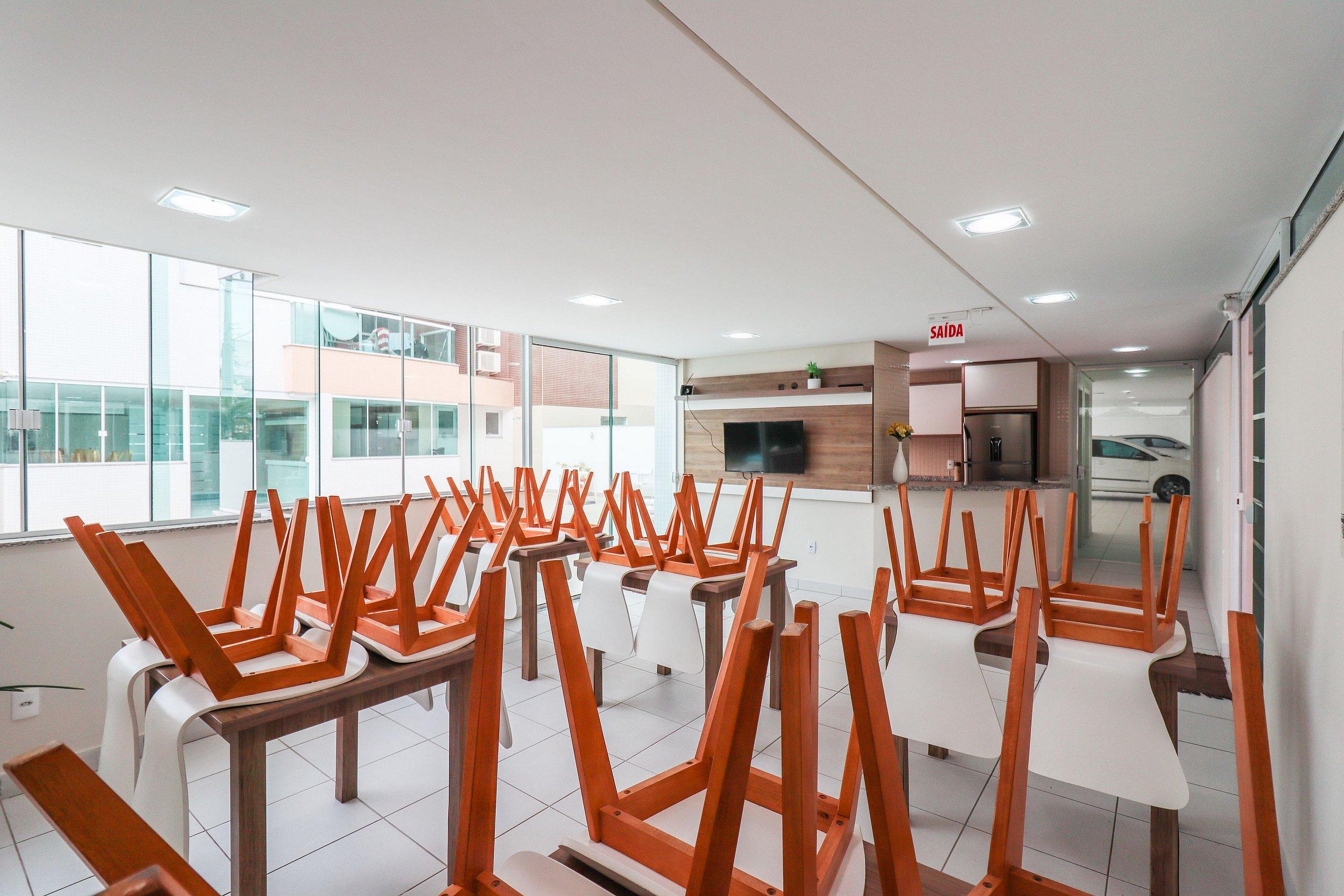 image-housing-carousel