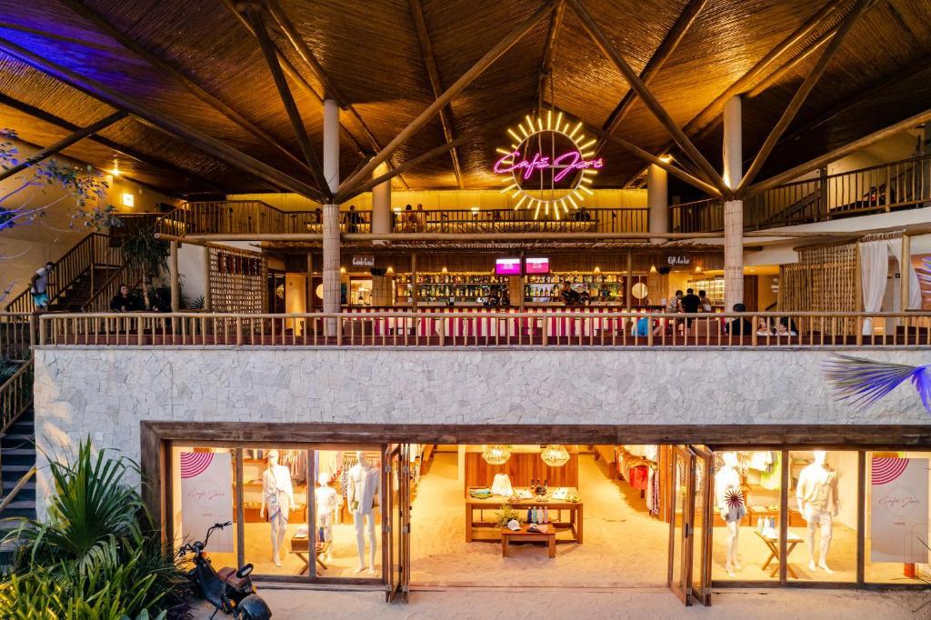 image-housing-carousel