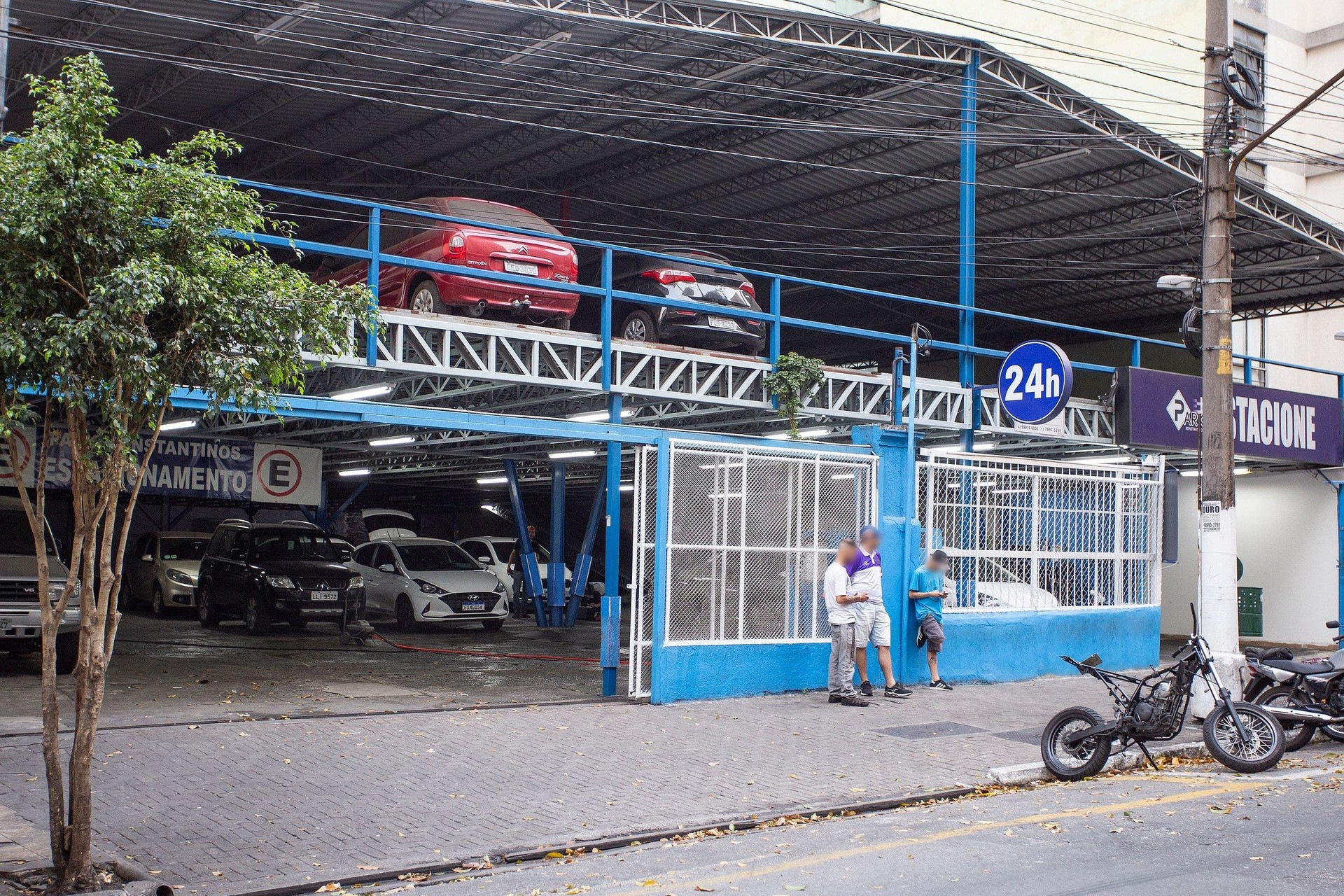 image-housing-carousel