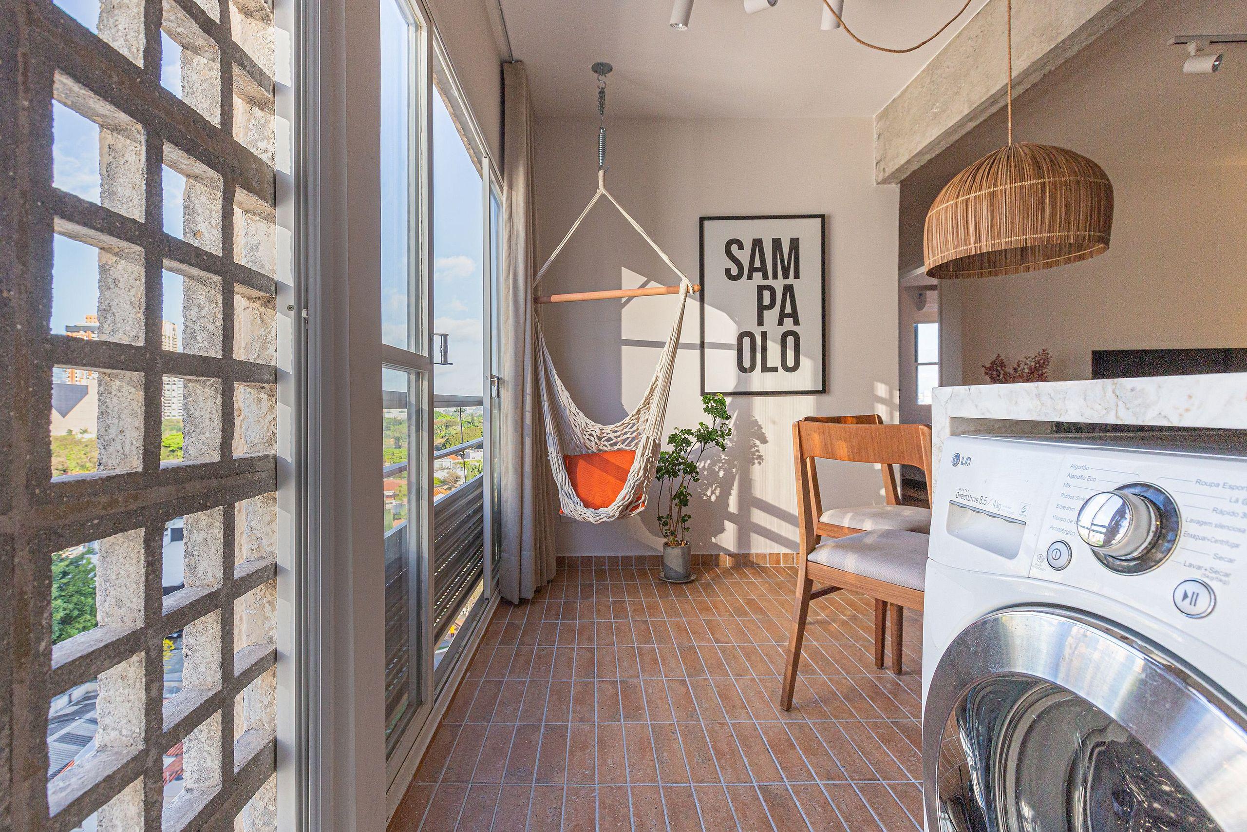 image-housing-carousel