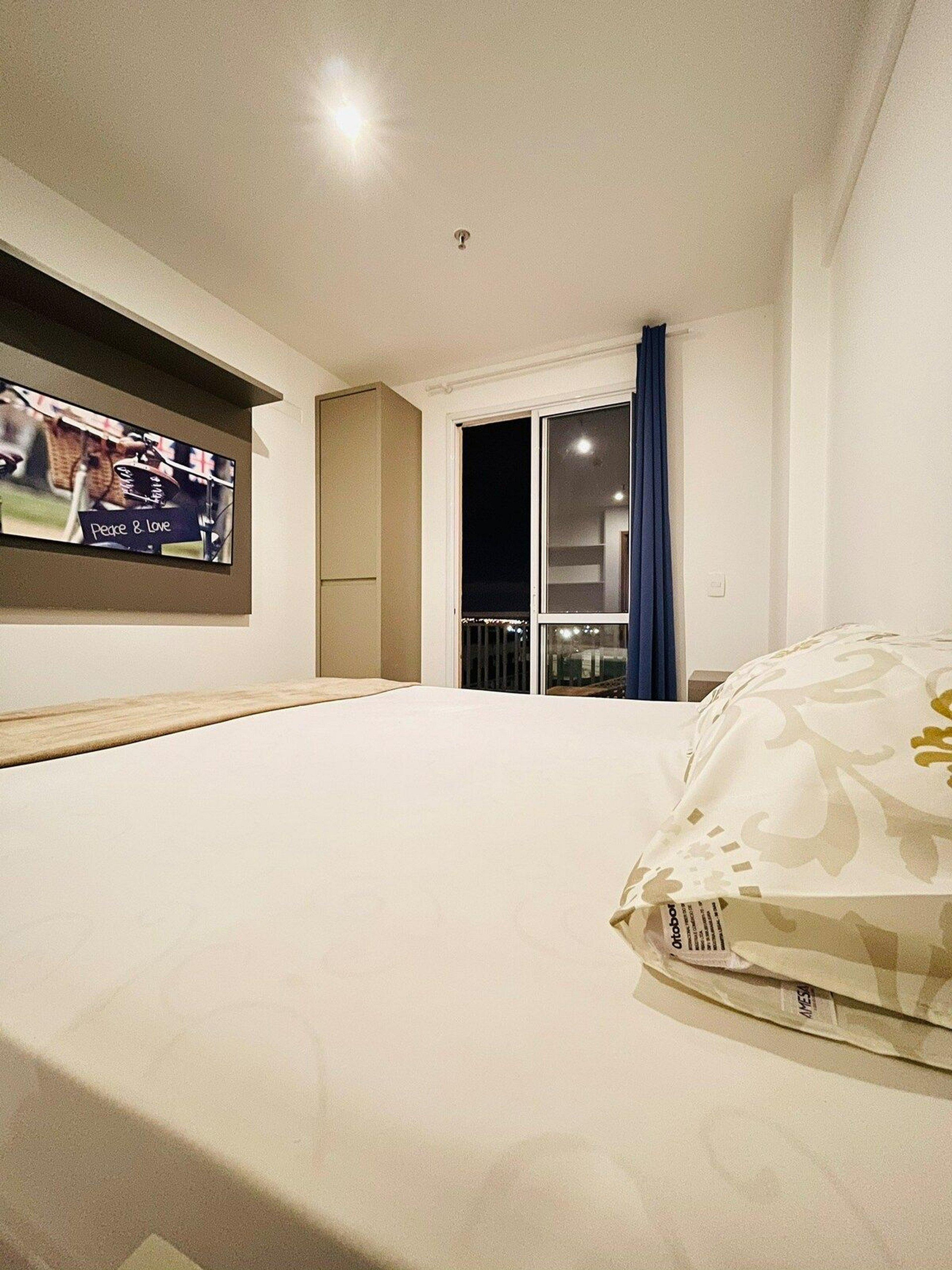 image-housing-carousel