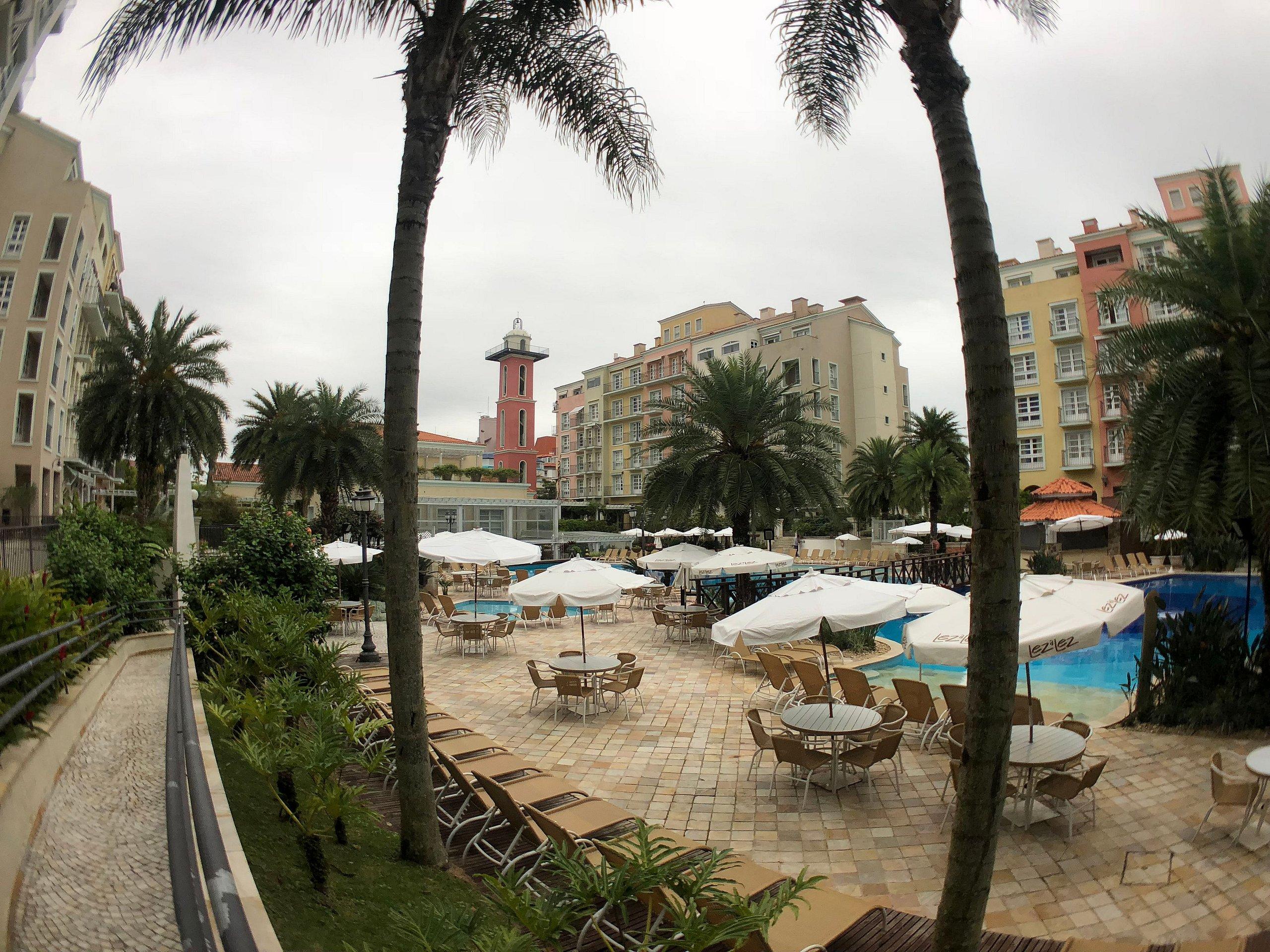 image-housing-carousel