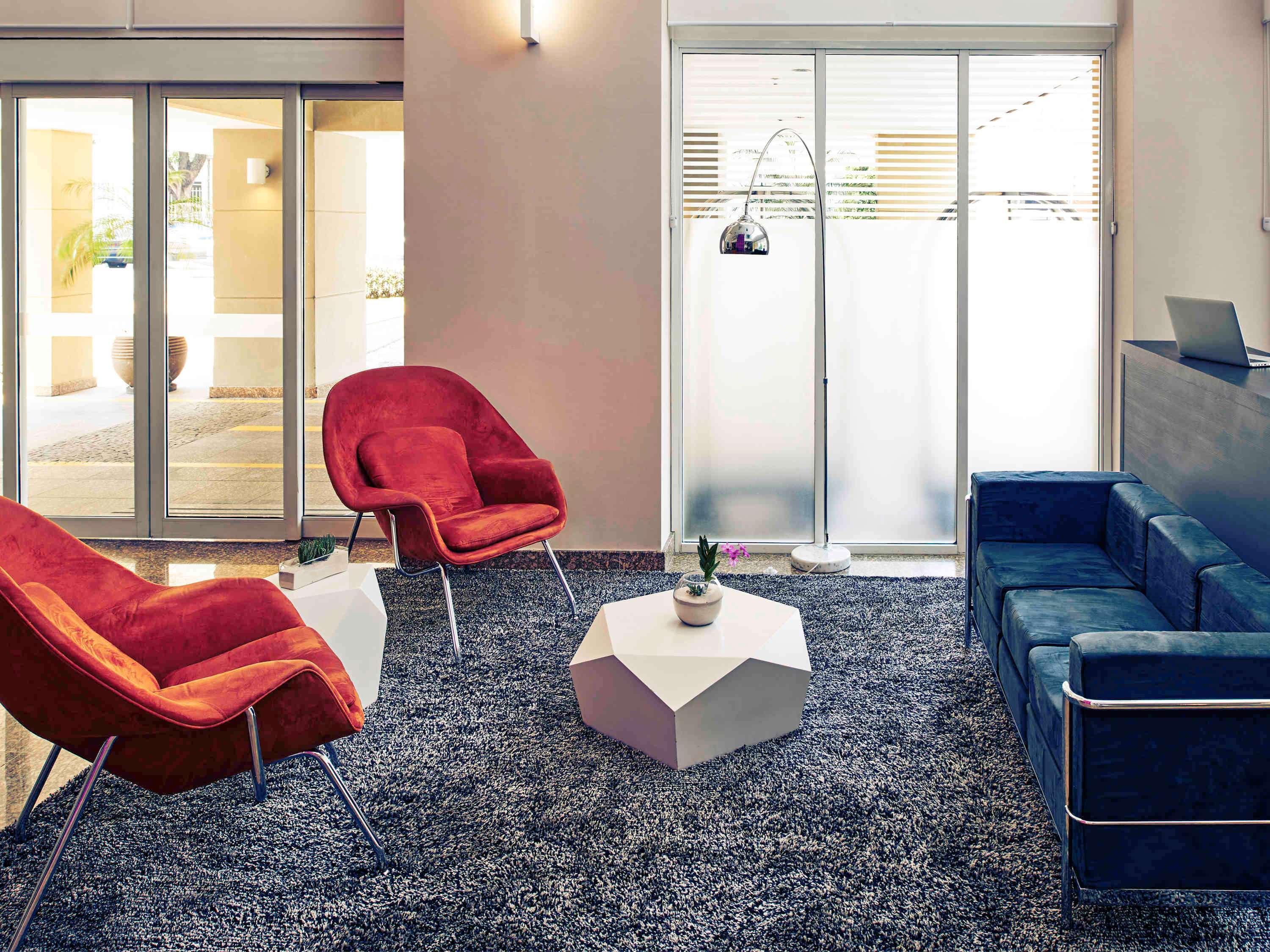 image-housing-carousel