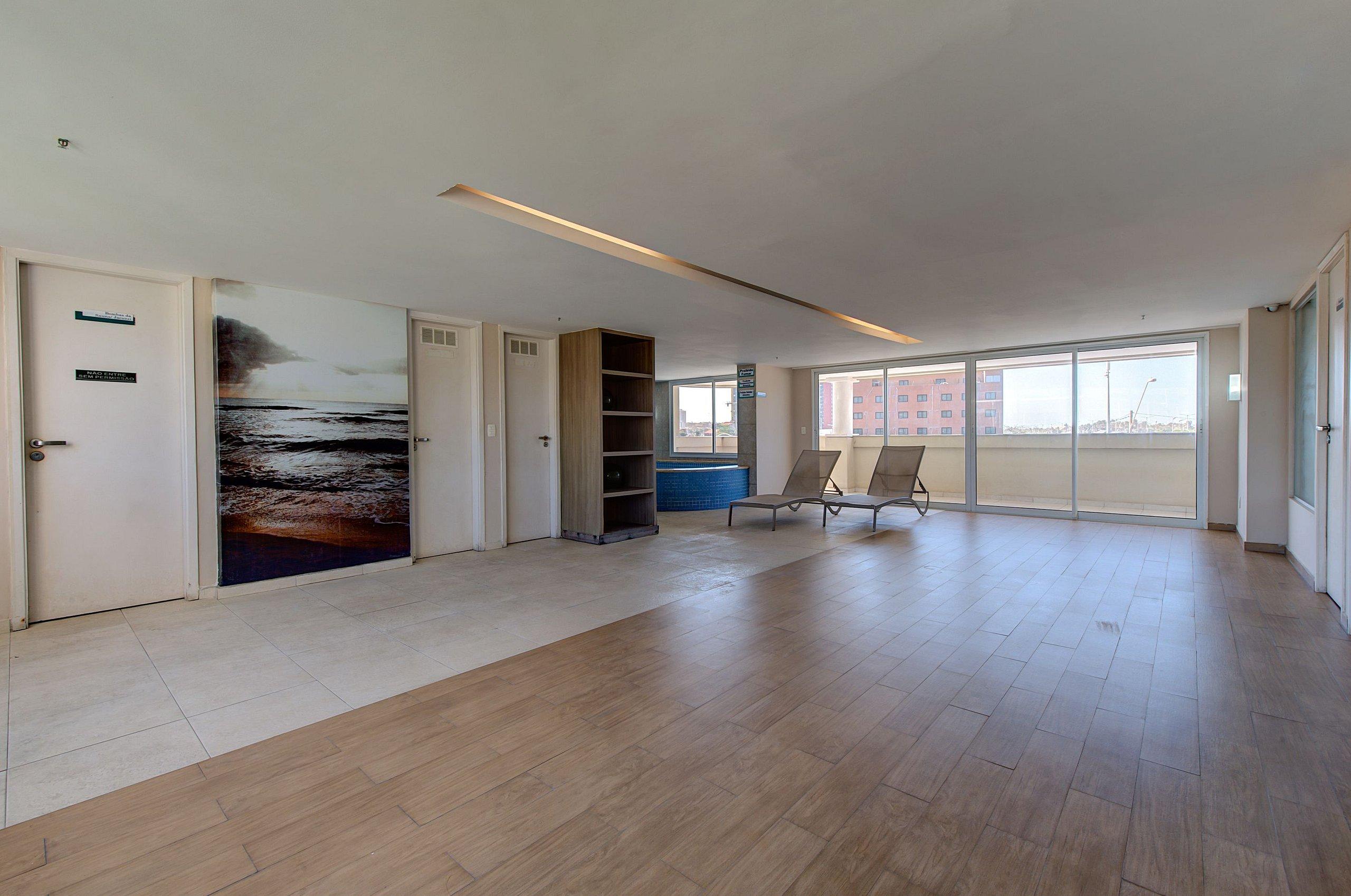 image-housing-carousel