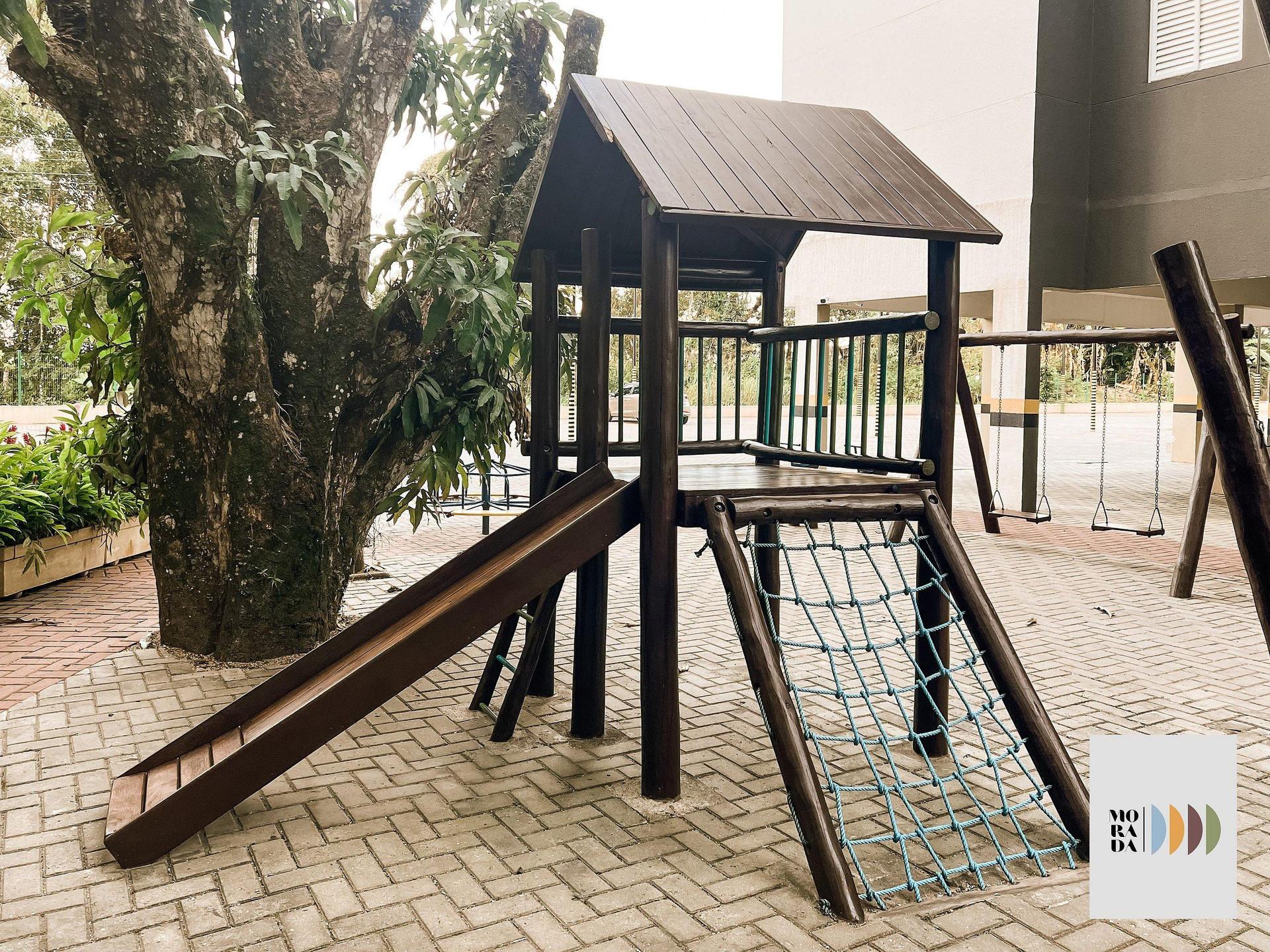 image-housing-carousel