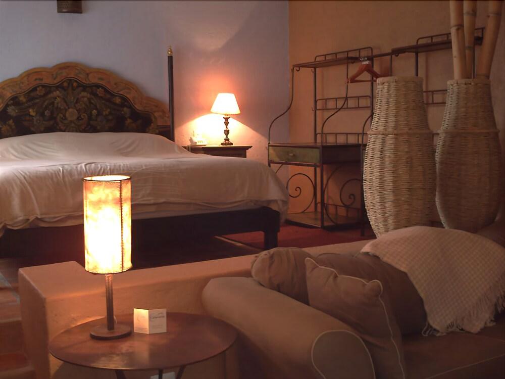 image-housing-carousel