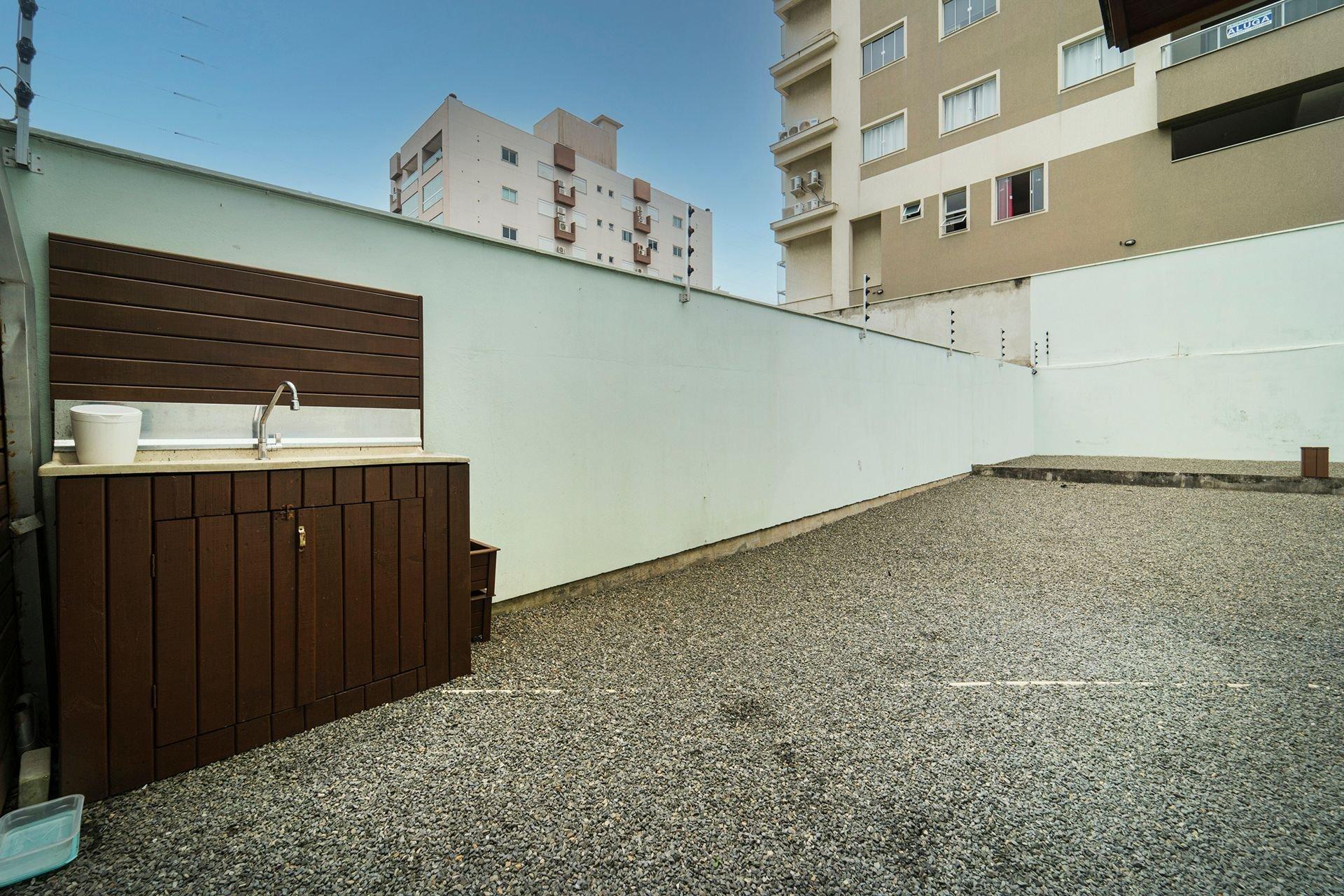 image-housing-carousel