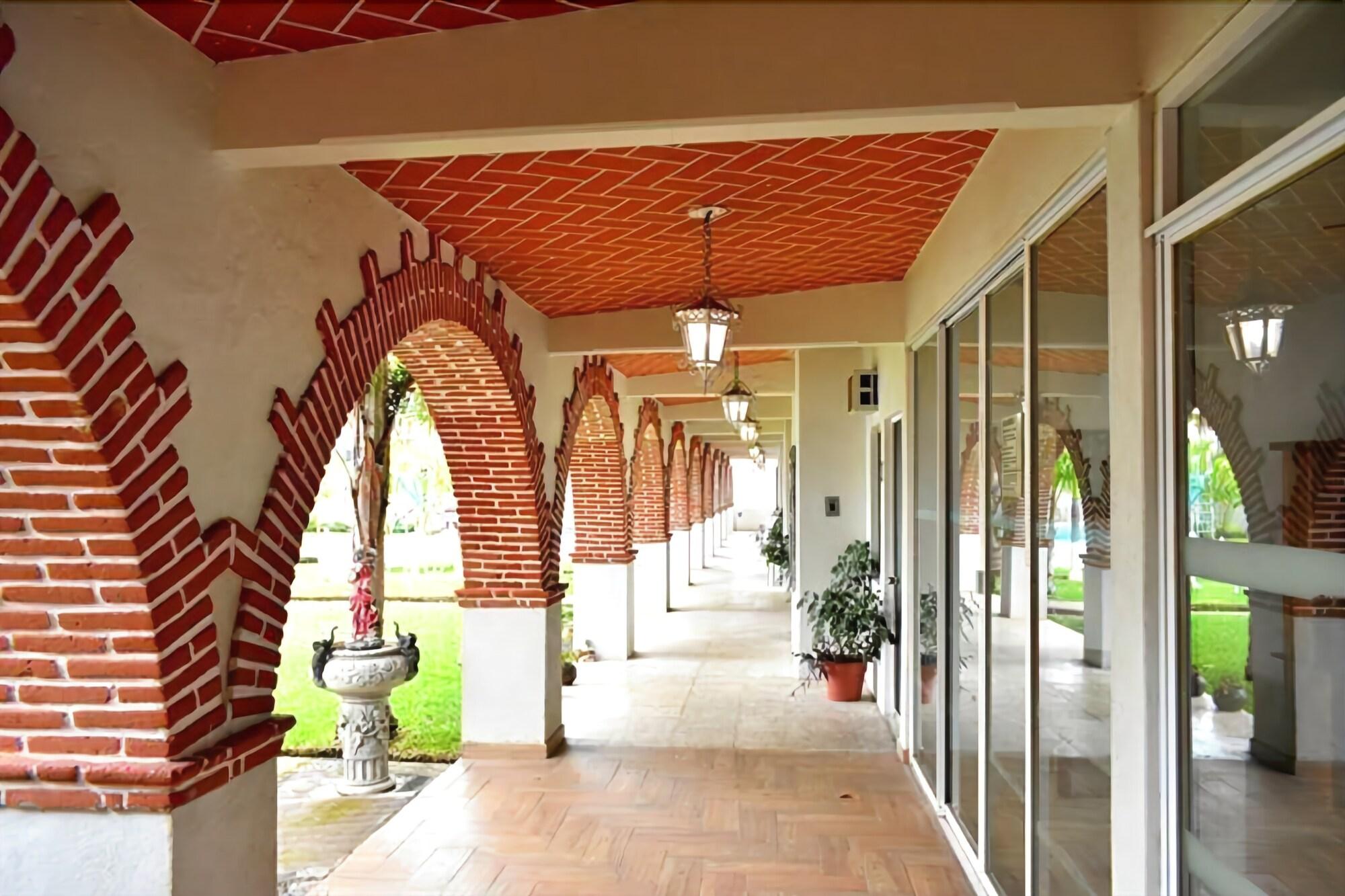 image-housing-carousel