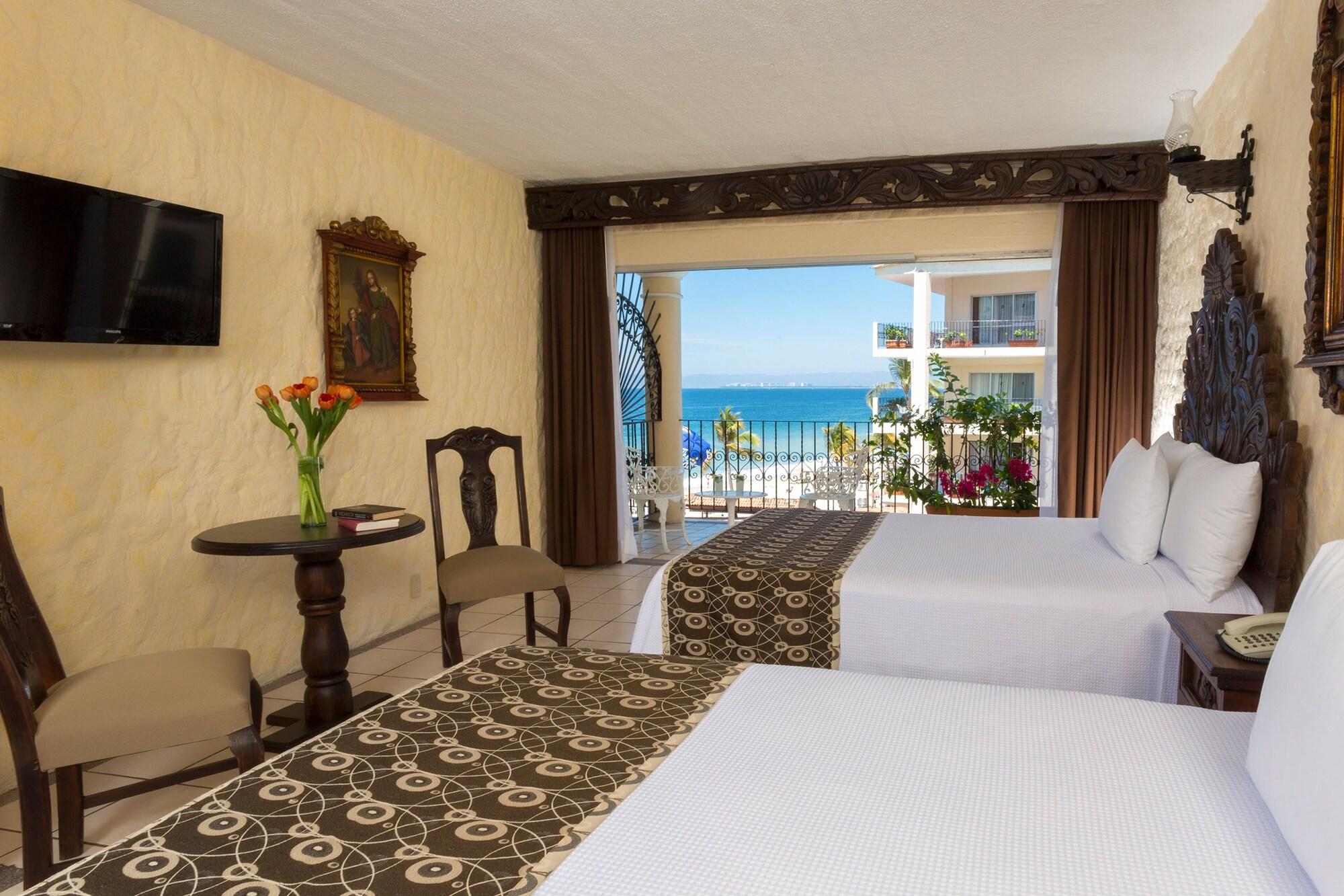 Habitación superior, vista parcial al mar