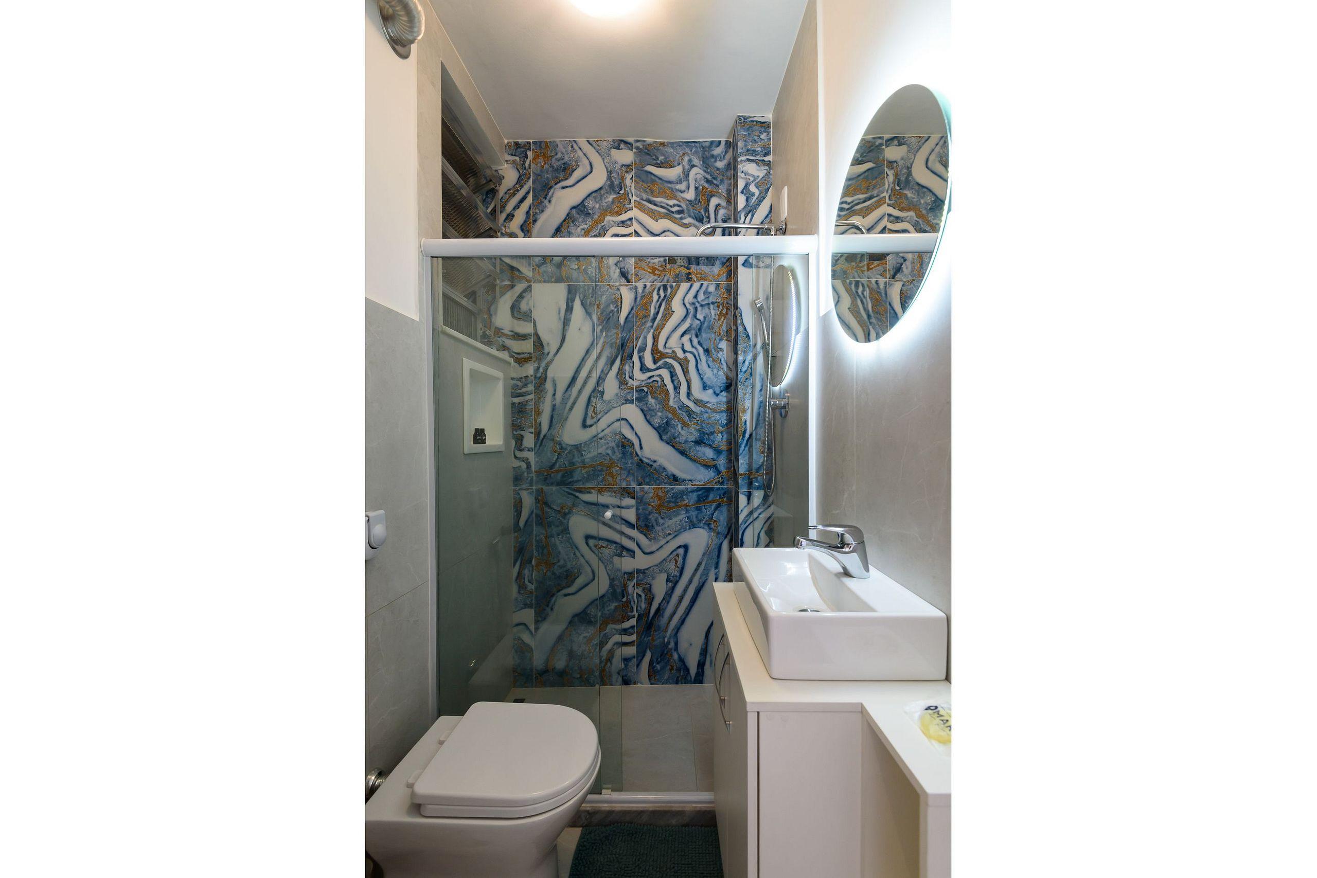 image-housing-carousel