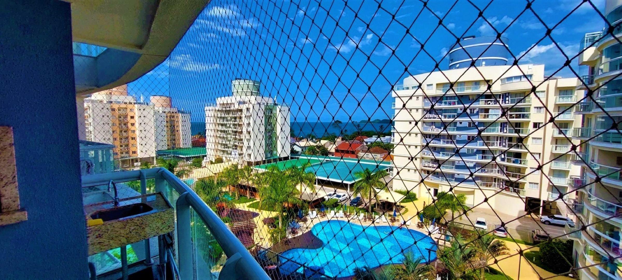 image-housing-carousel