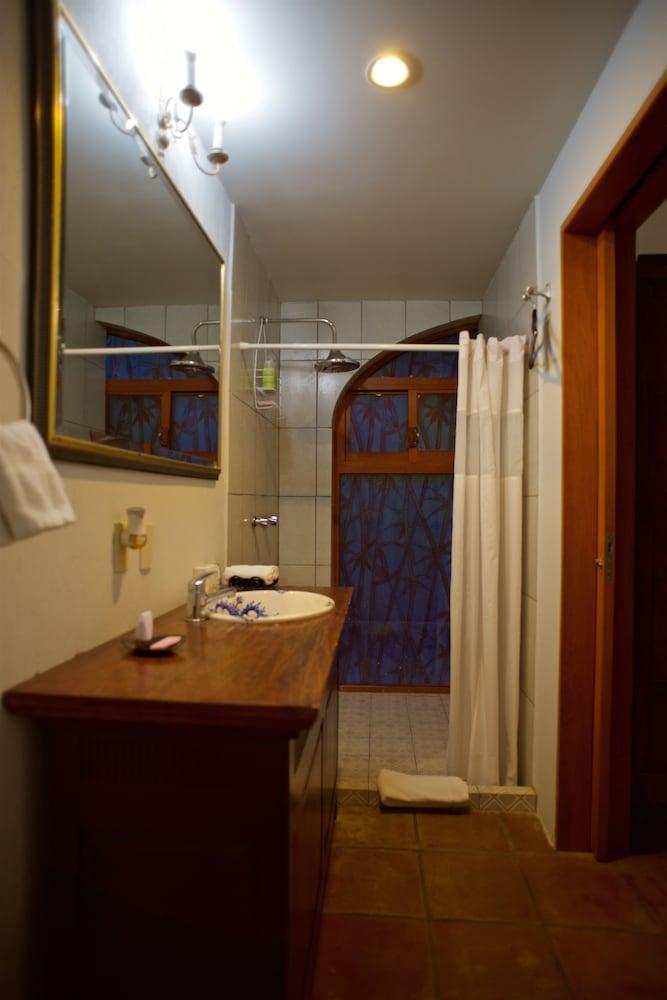 image-housing-carousel