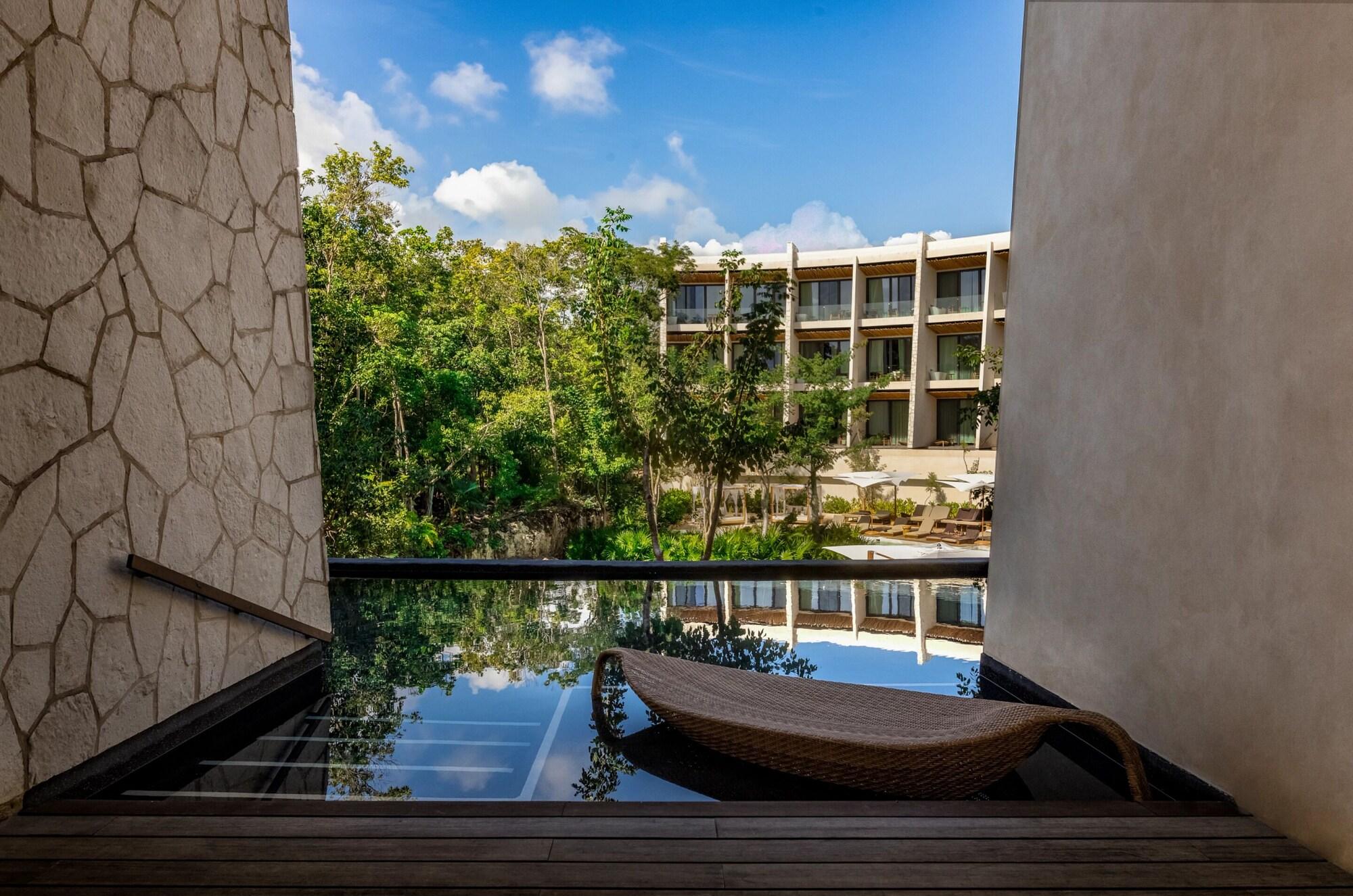 Suite junior (Swim Out, Double Beds)