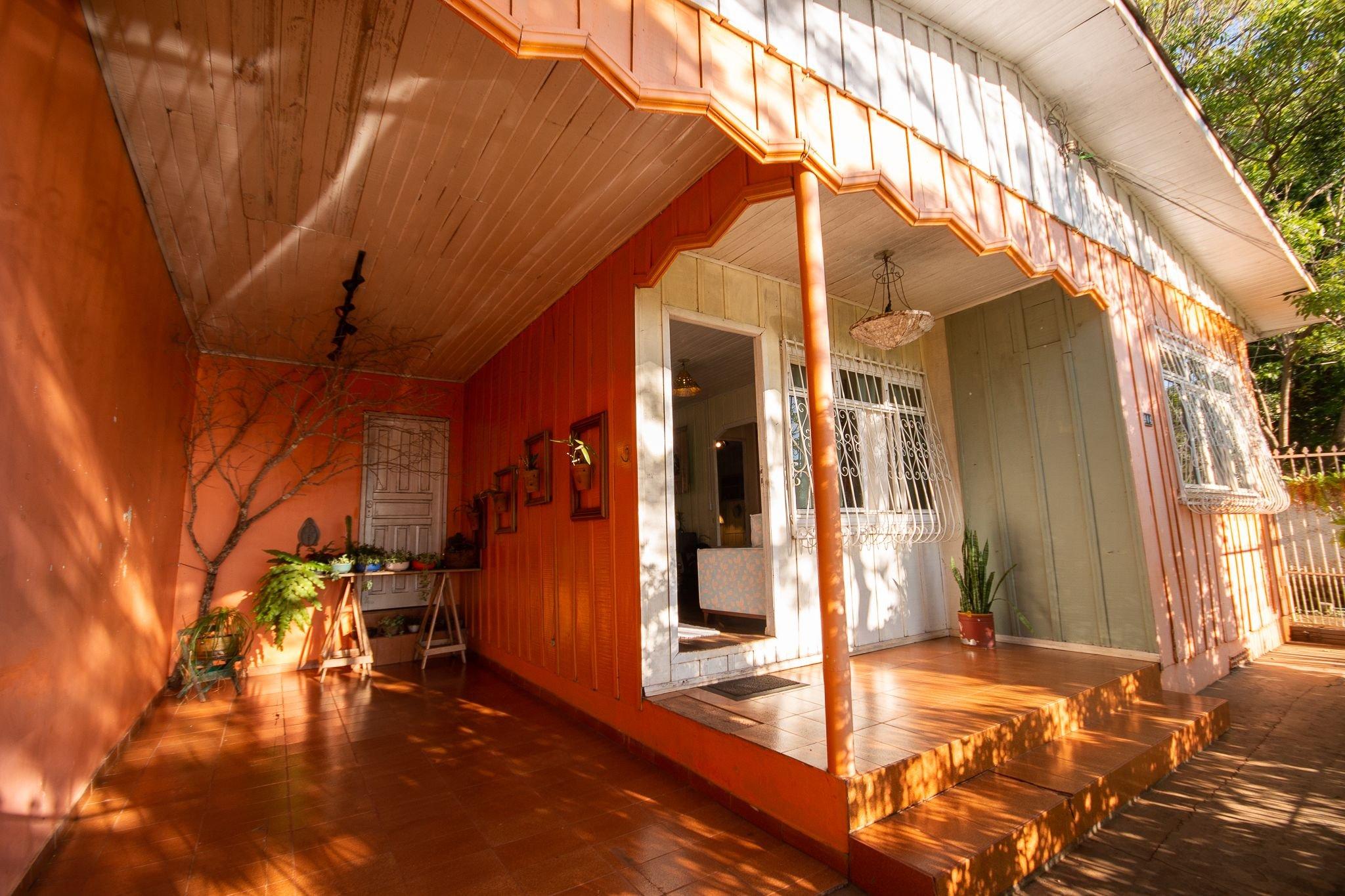 image-housing-carousel