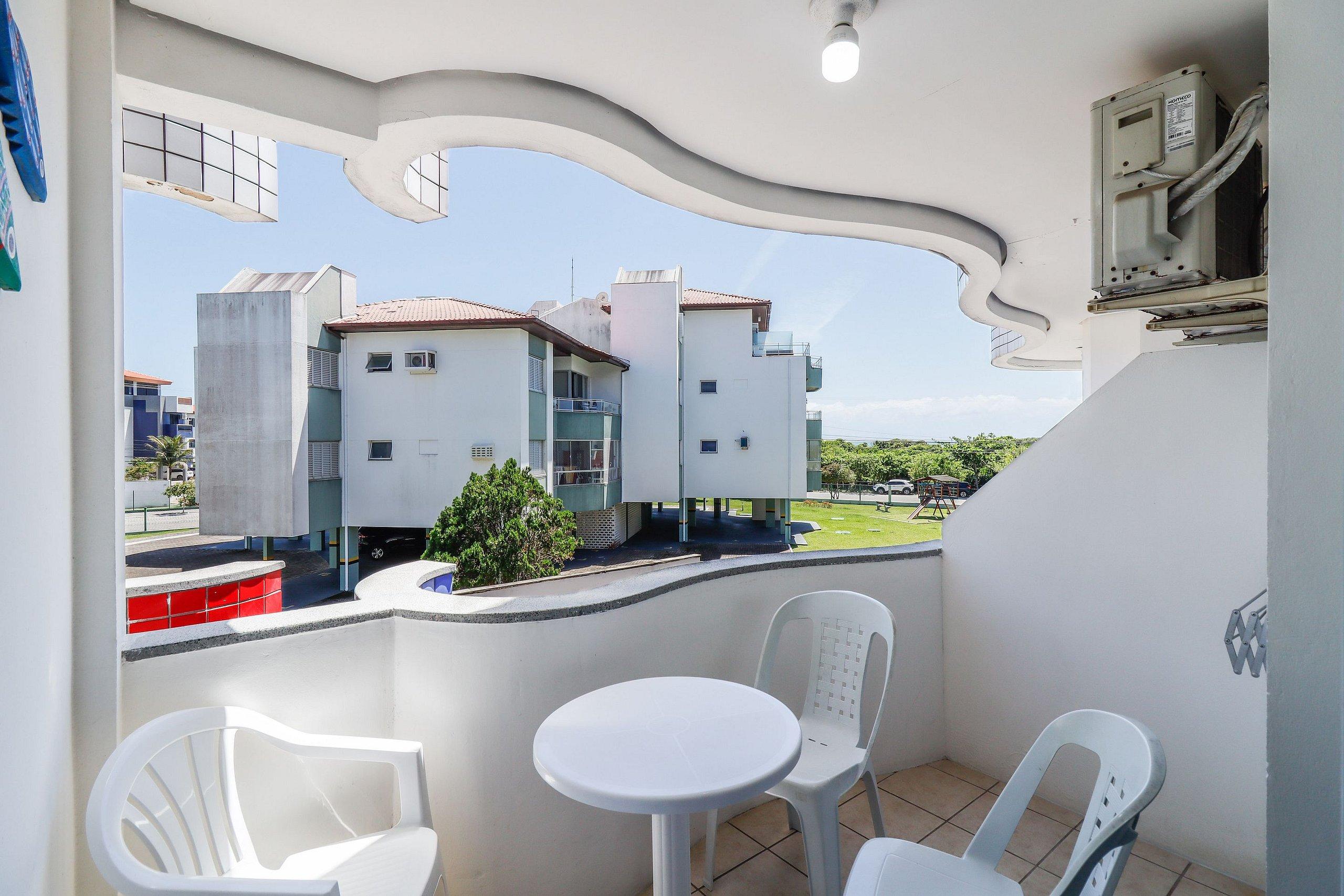 image-housing-carousel
