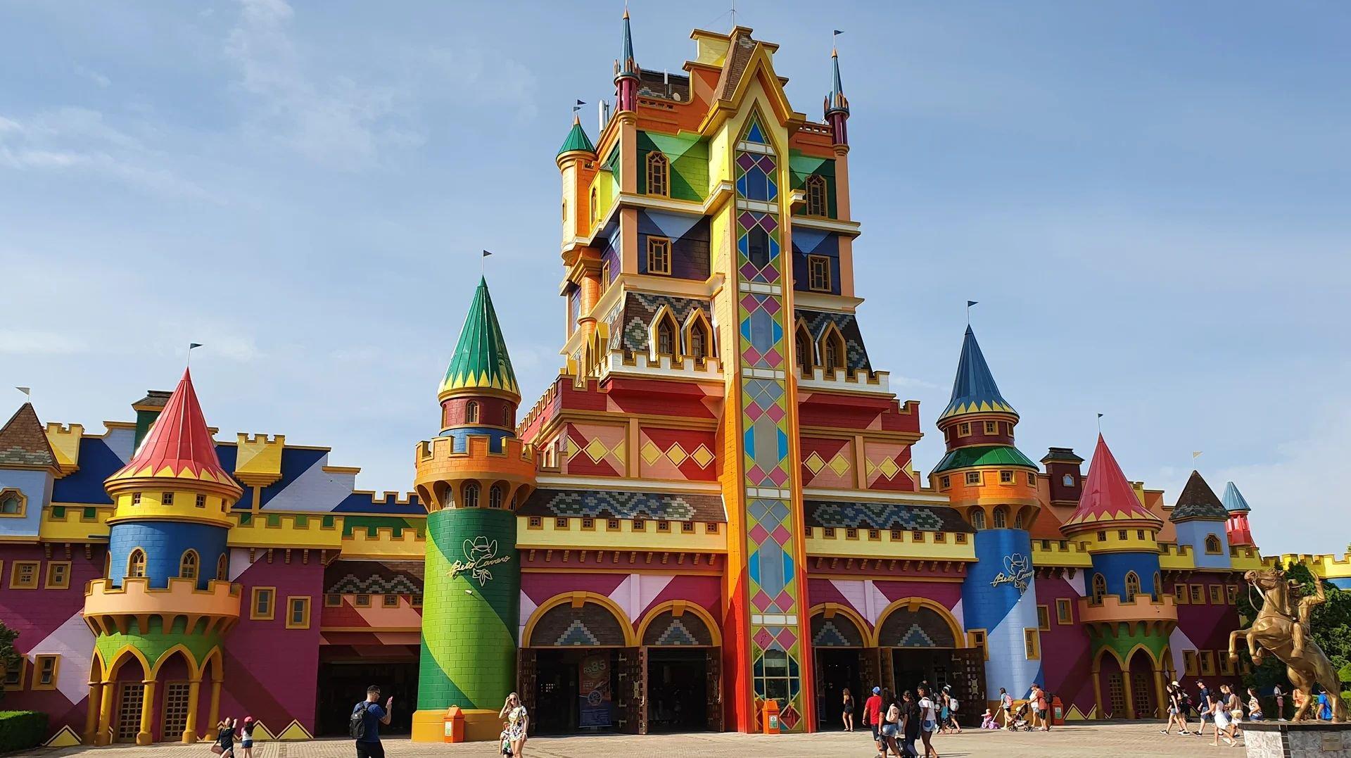 image-housing-carousel