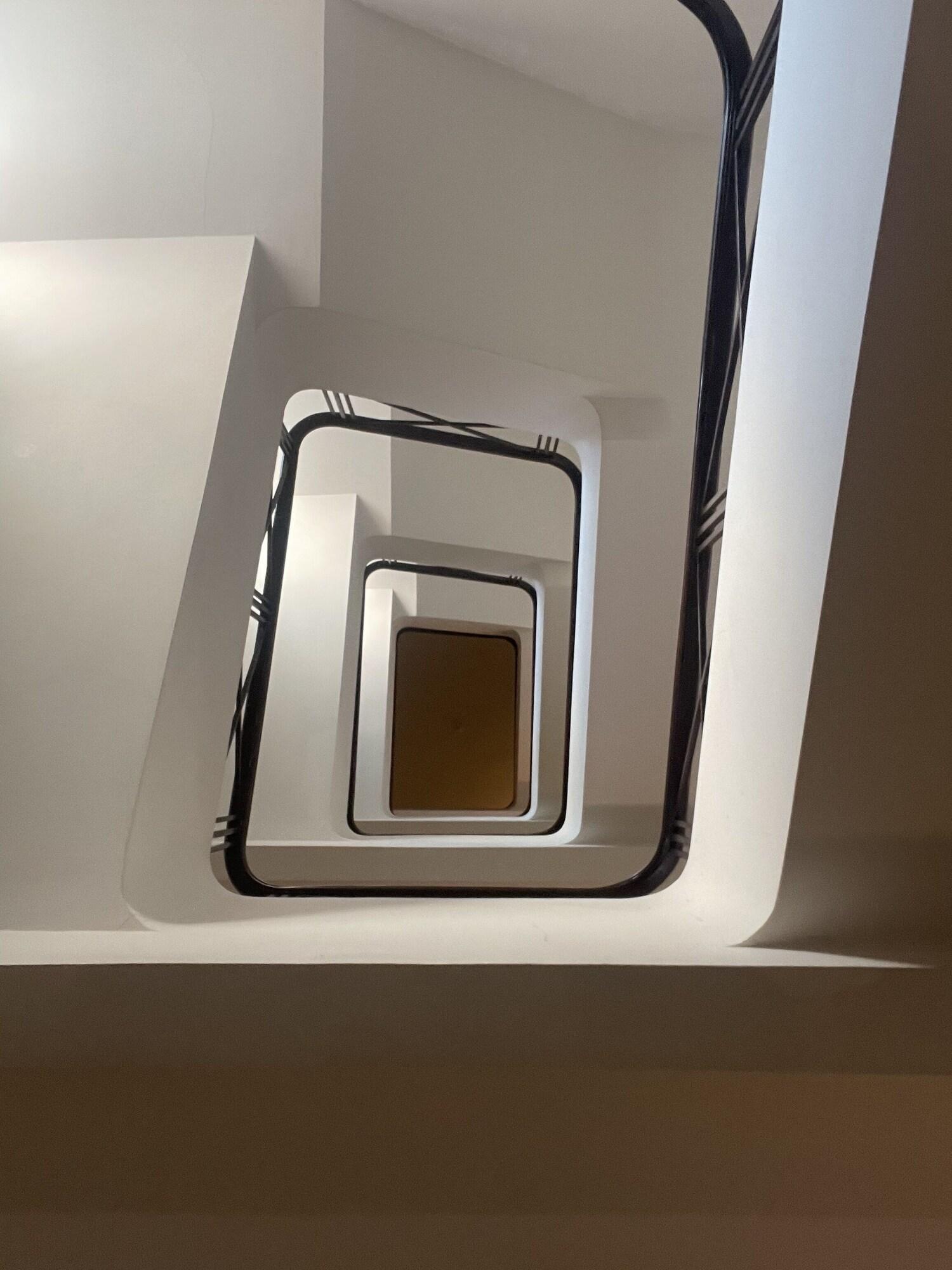 image-housing-carousel