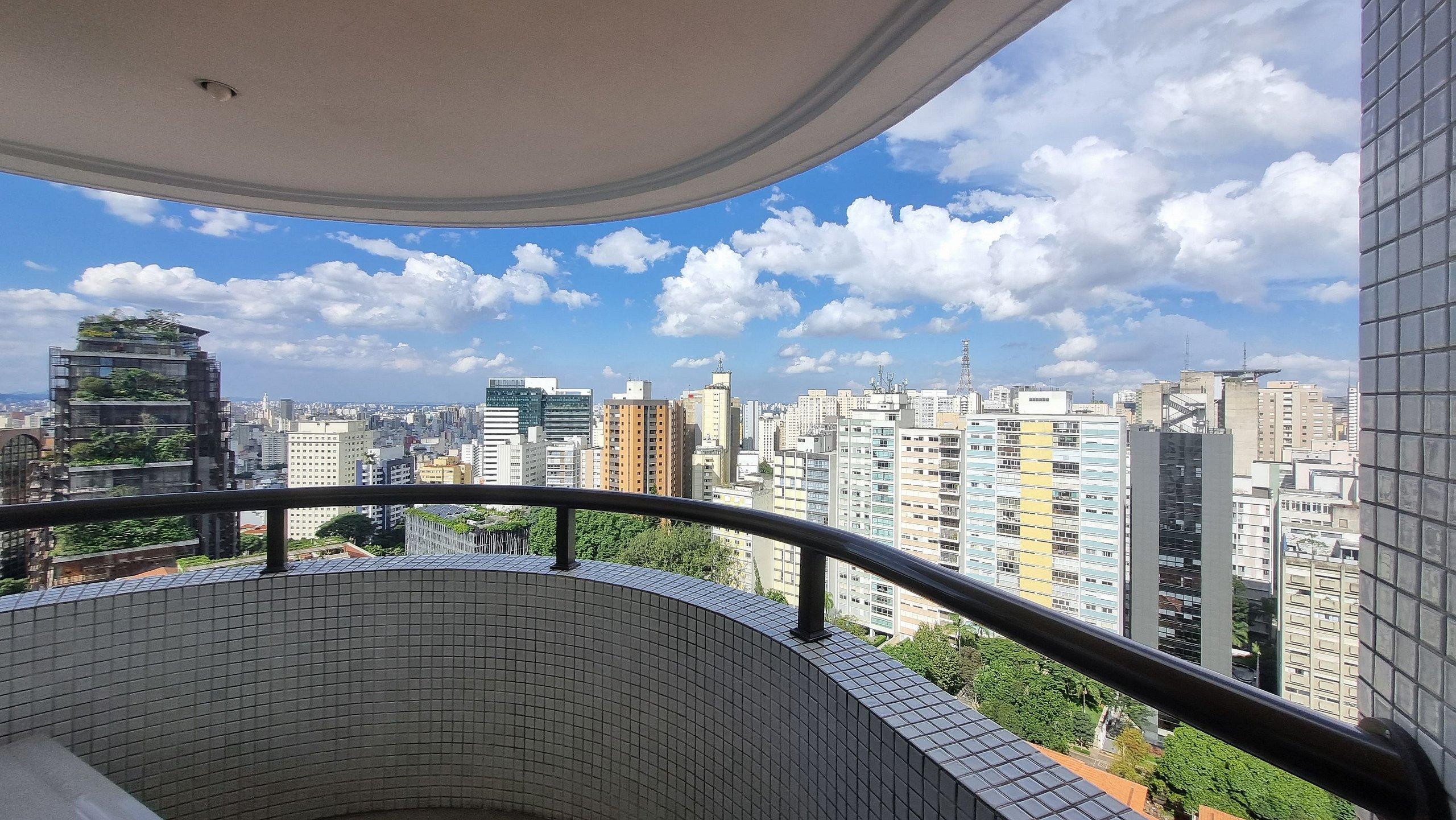 image-housing-carousel