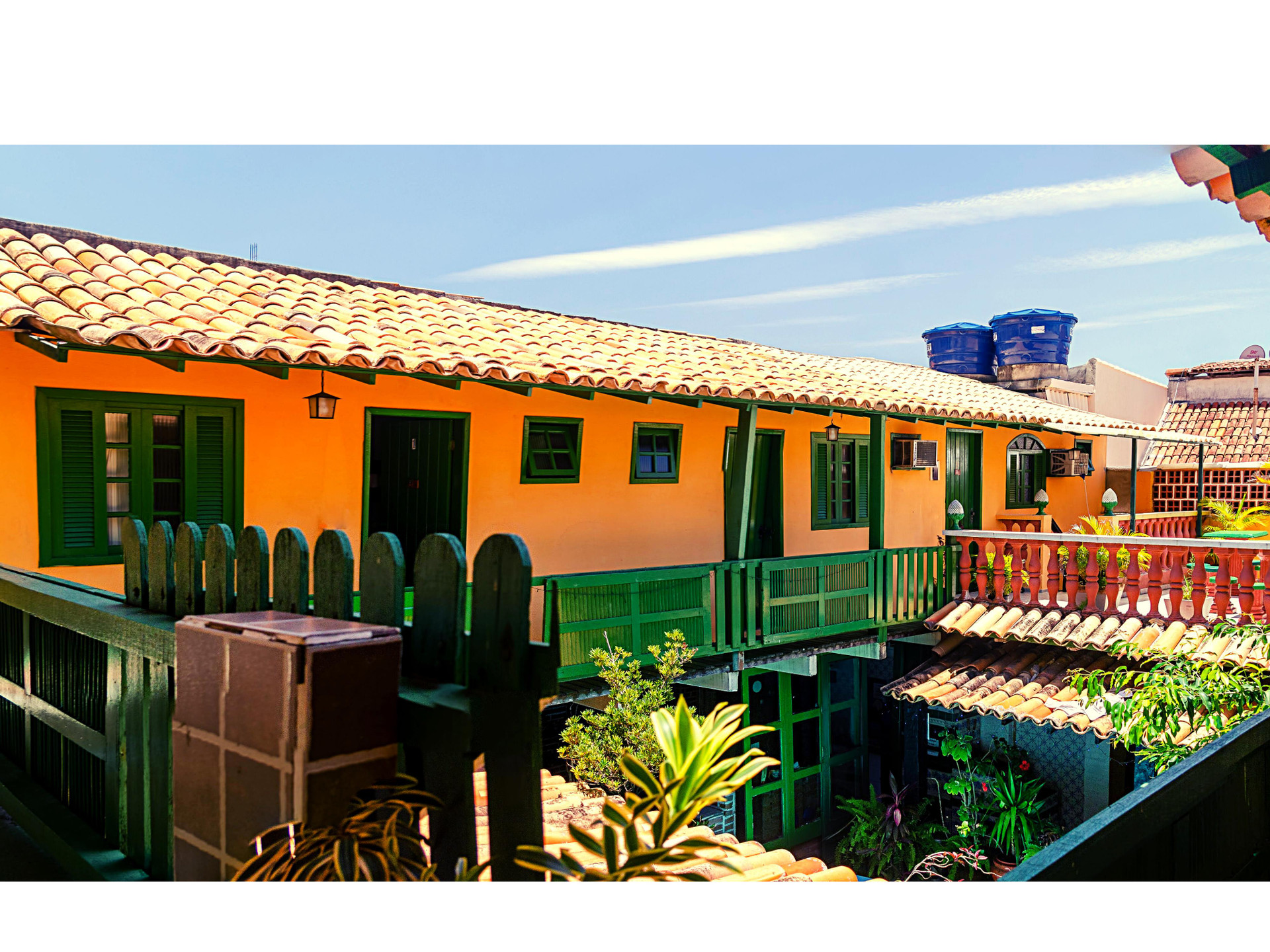 image-housing-carousel