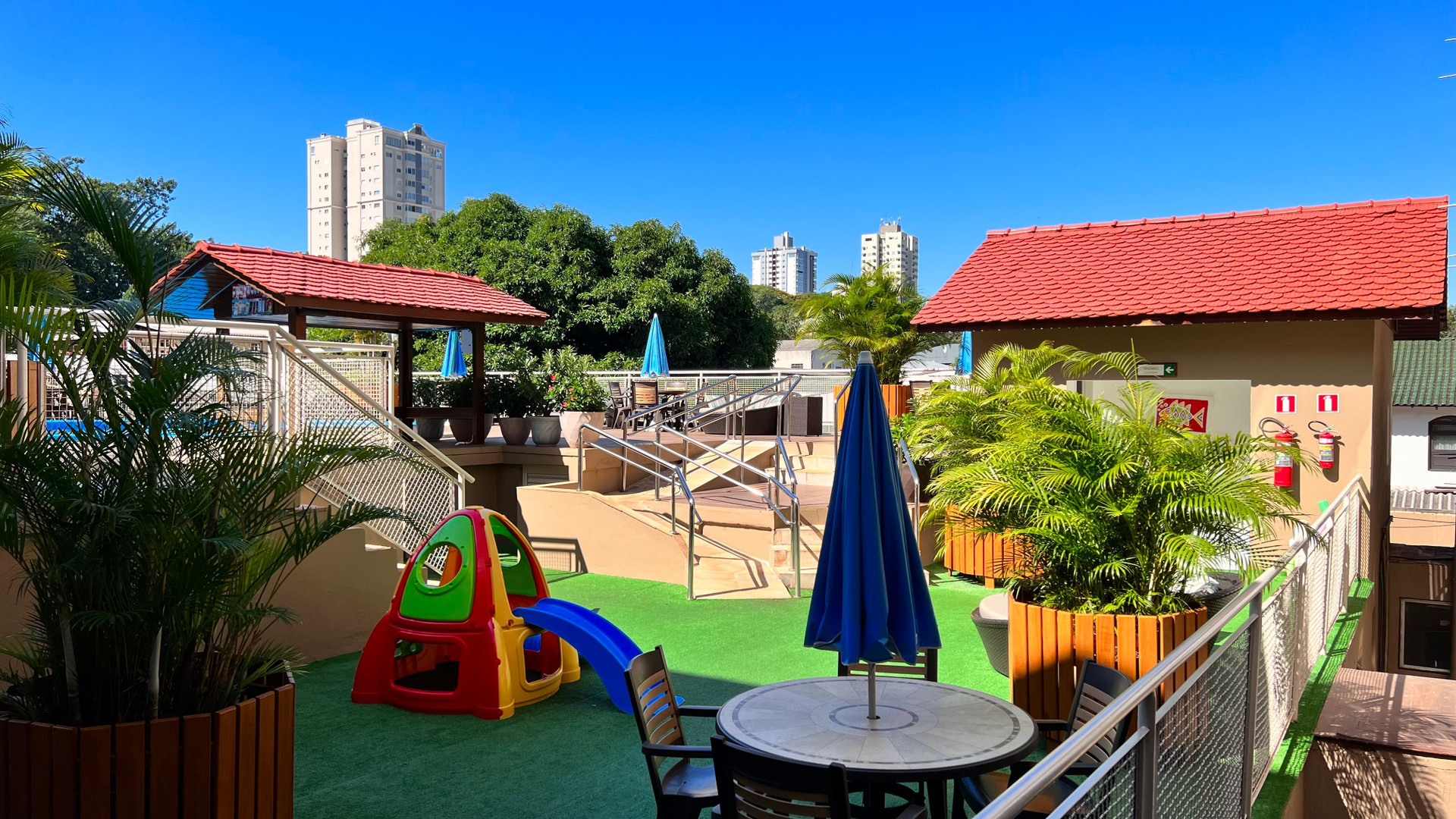 image-housing-carousel