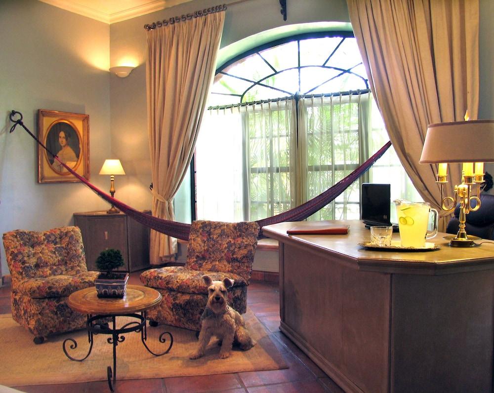 image-housing-carousel