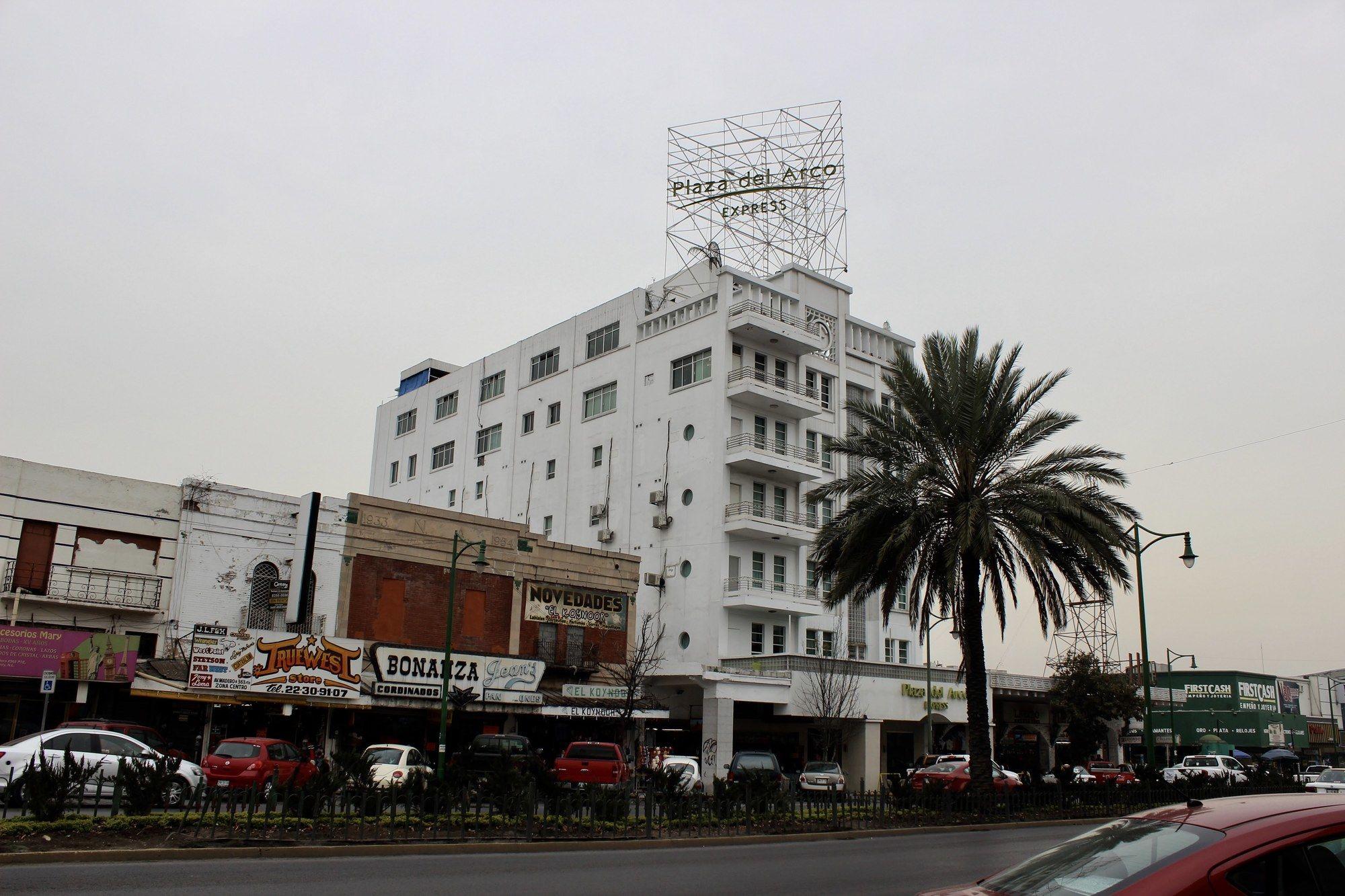 image-housing-carousel