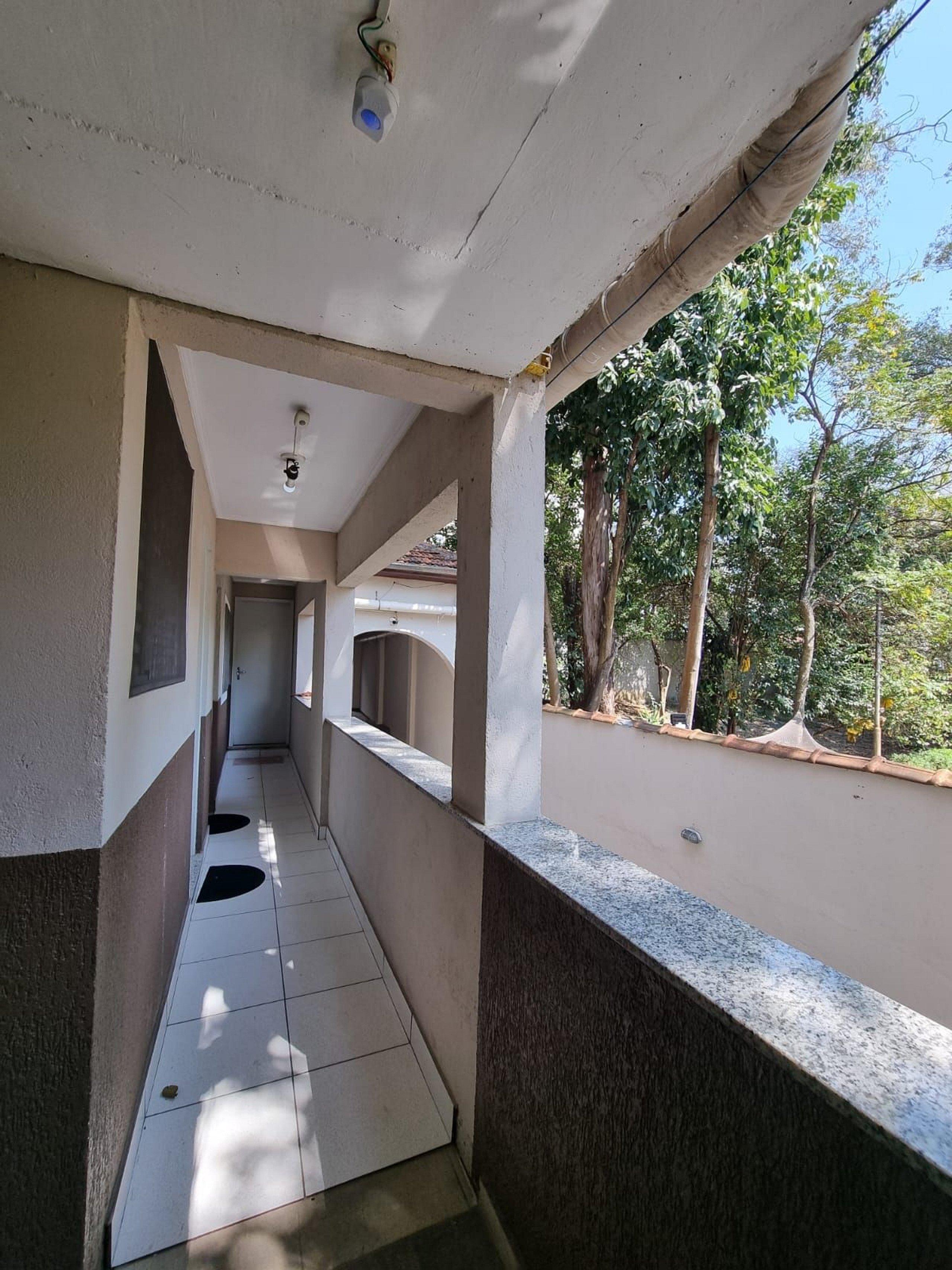 image-housing-carousel