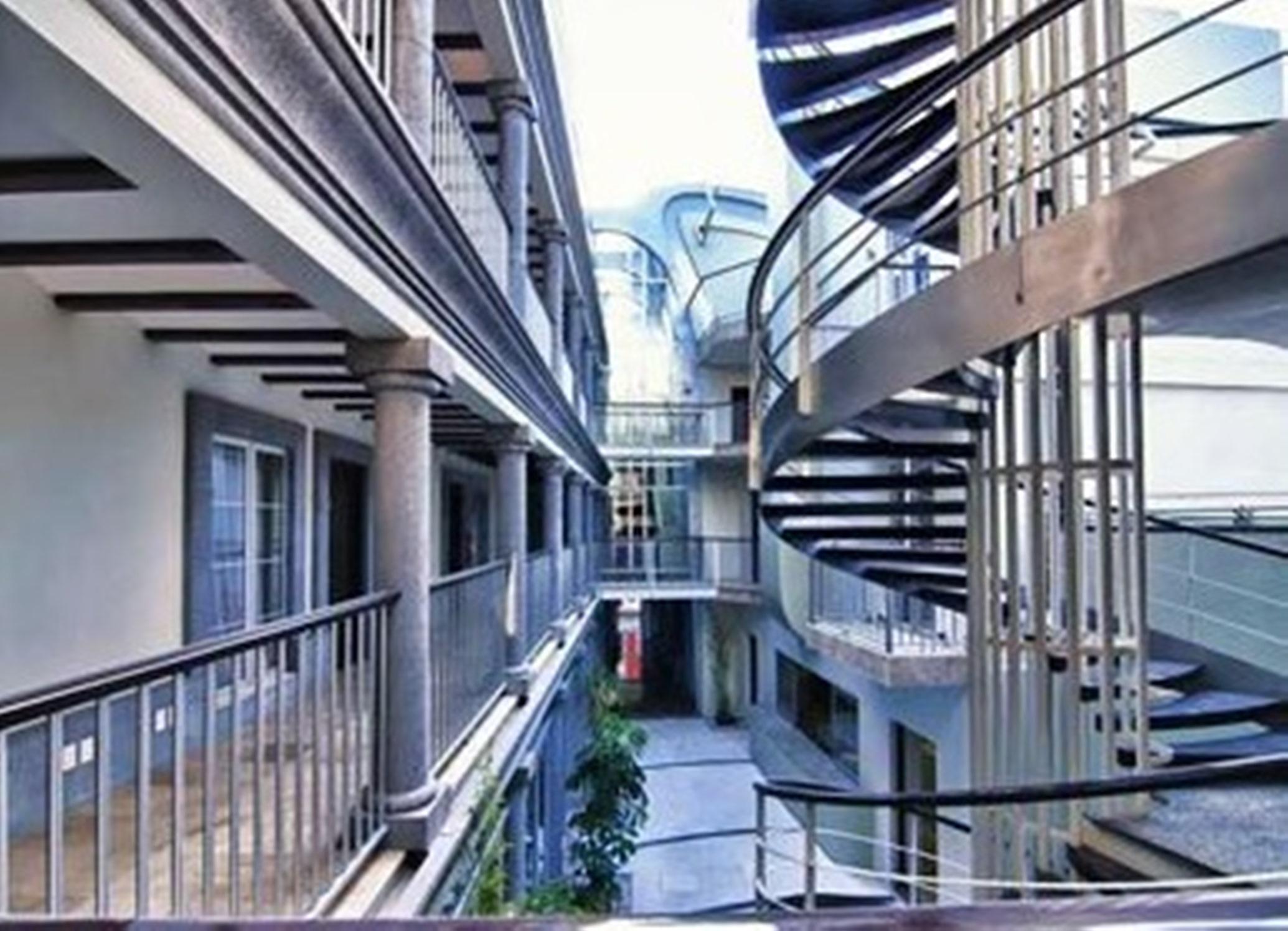 image-housing-carousel