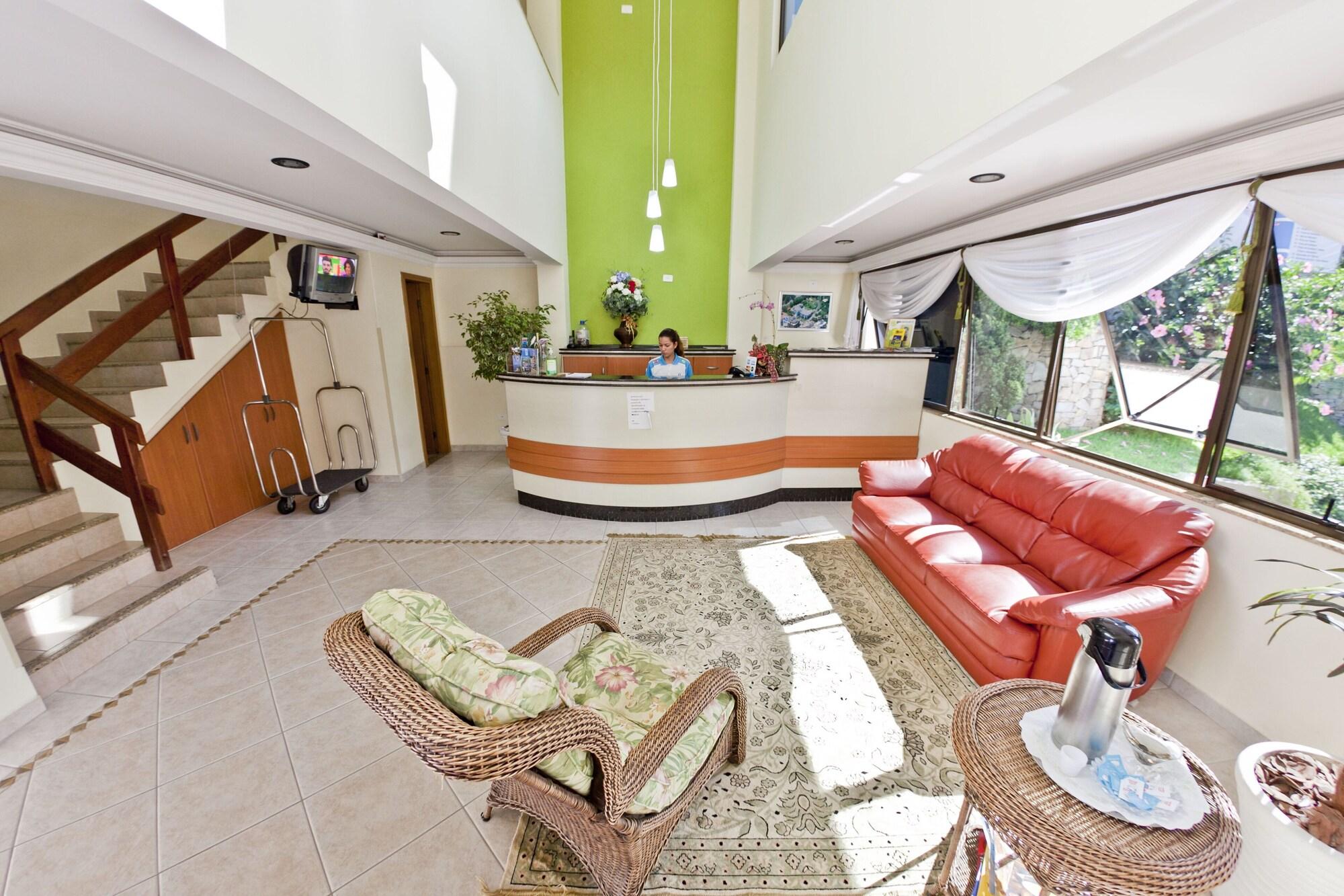 image-housing-carousel
