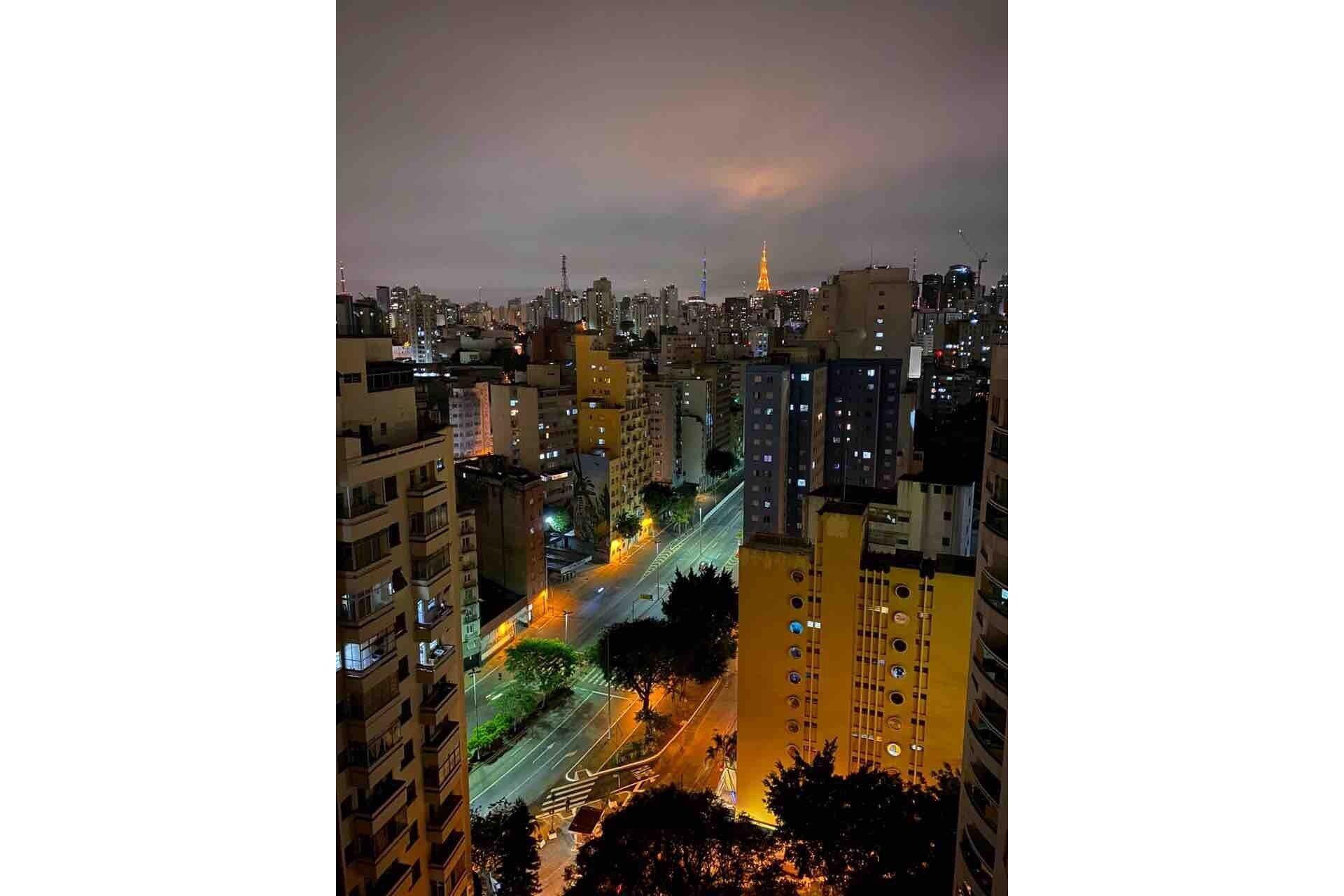 image-housing-carousel