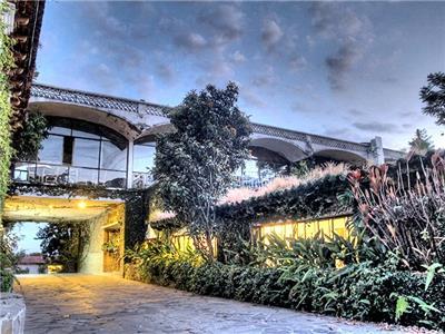 image-housing-carousel