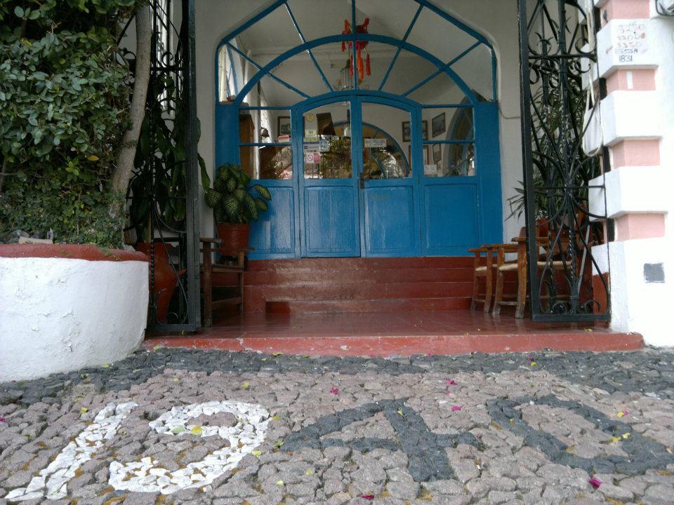 image-housing-carousel