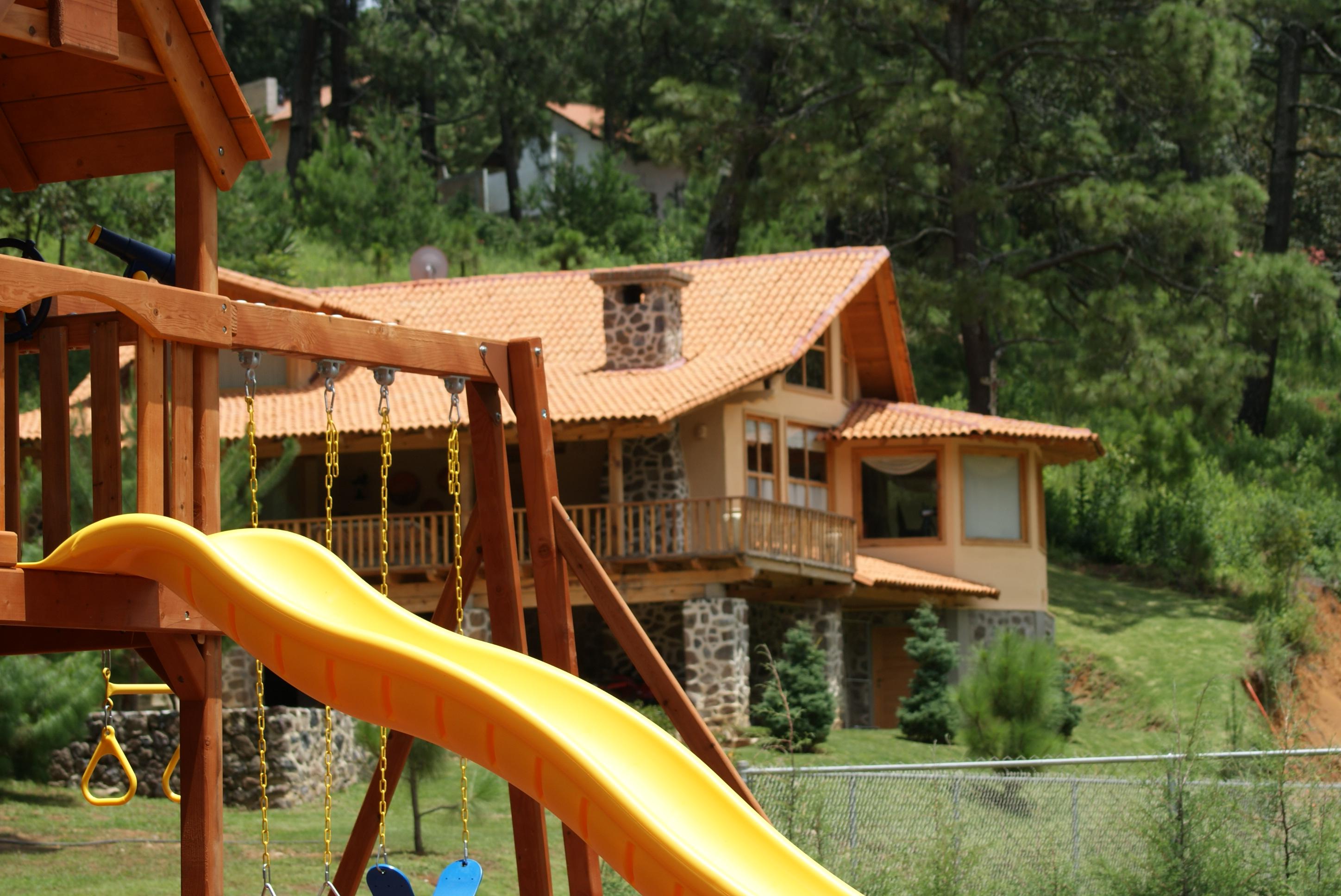 image-housing-carousel