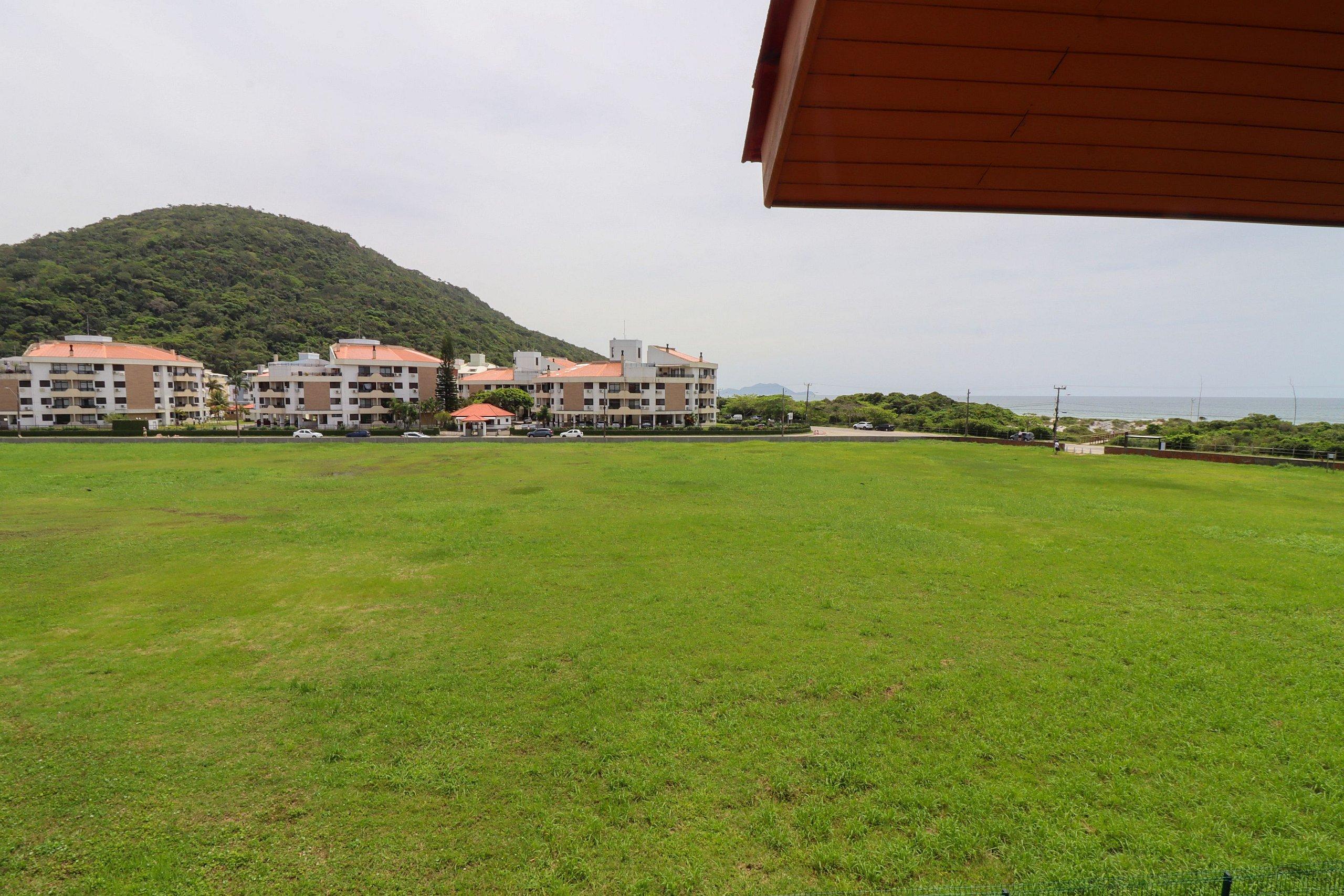 image-housing-carousel