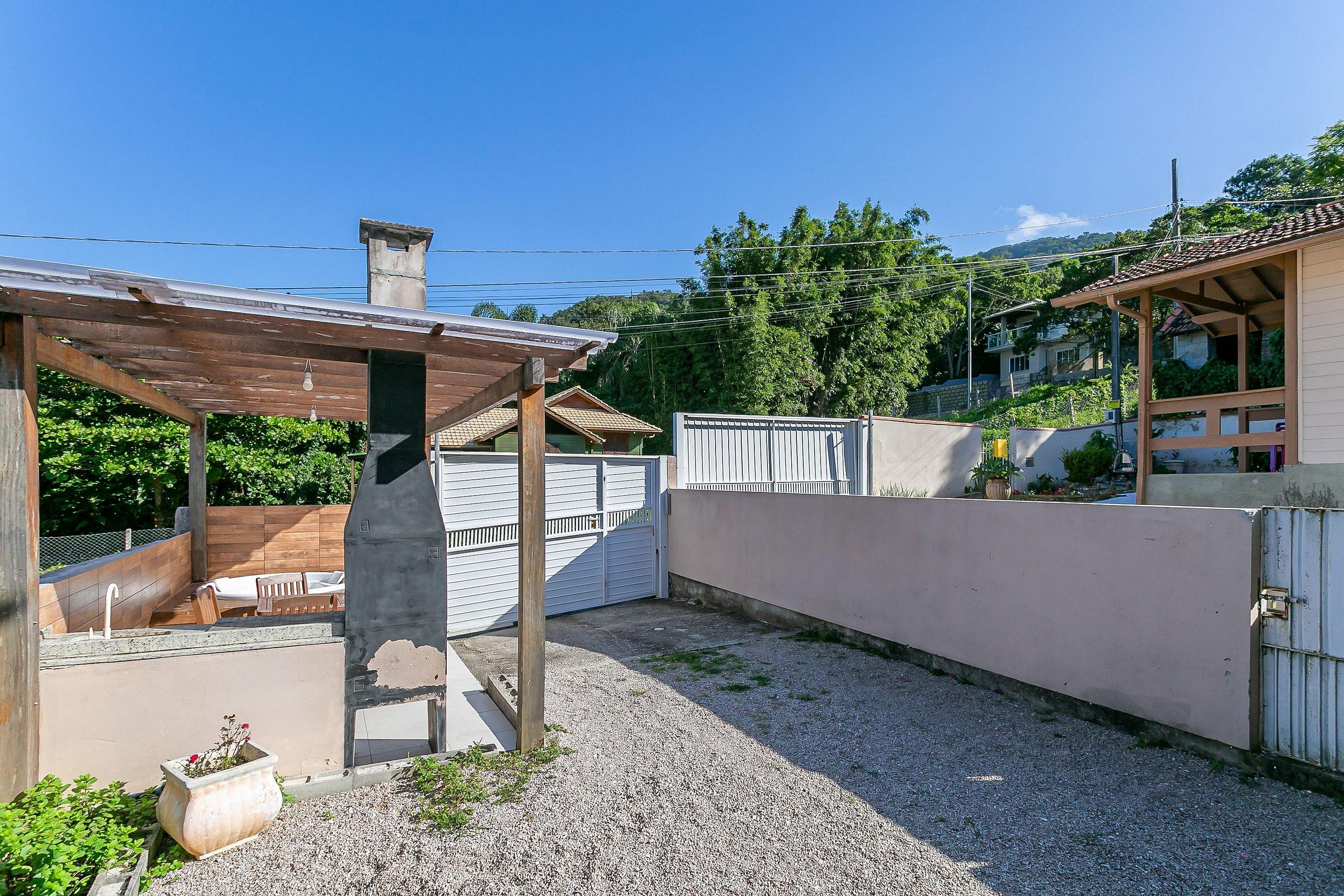 image-housing-carousel