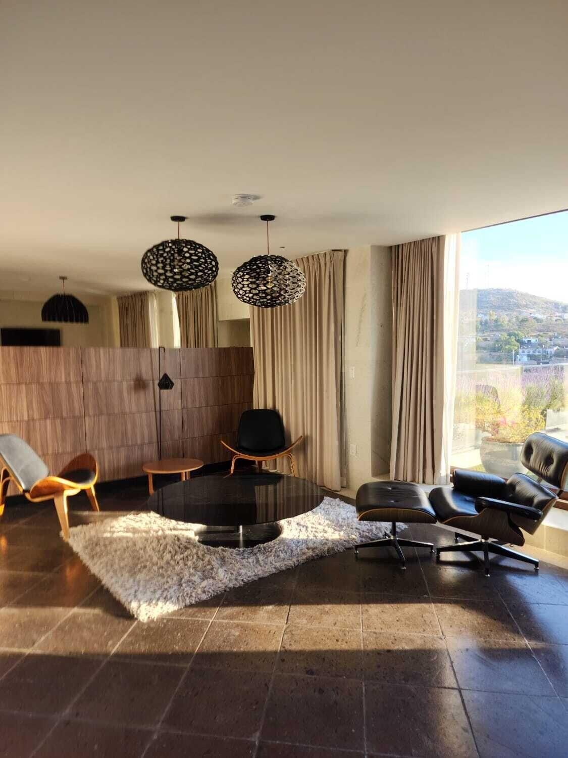 image-housing-carousel