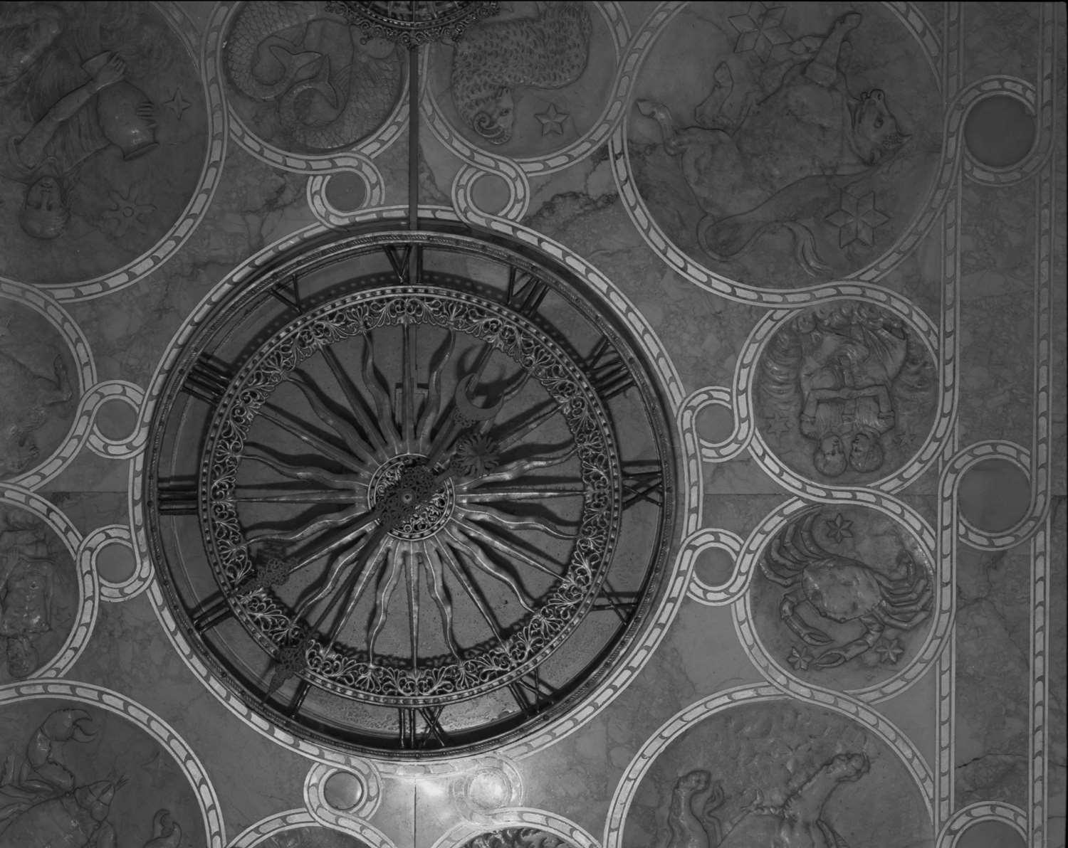 image-housing-carousel