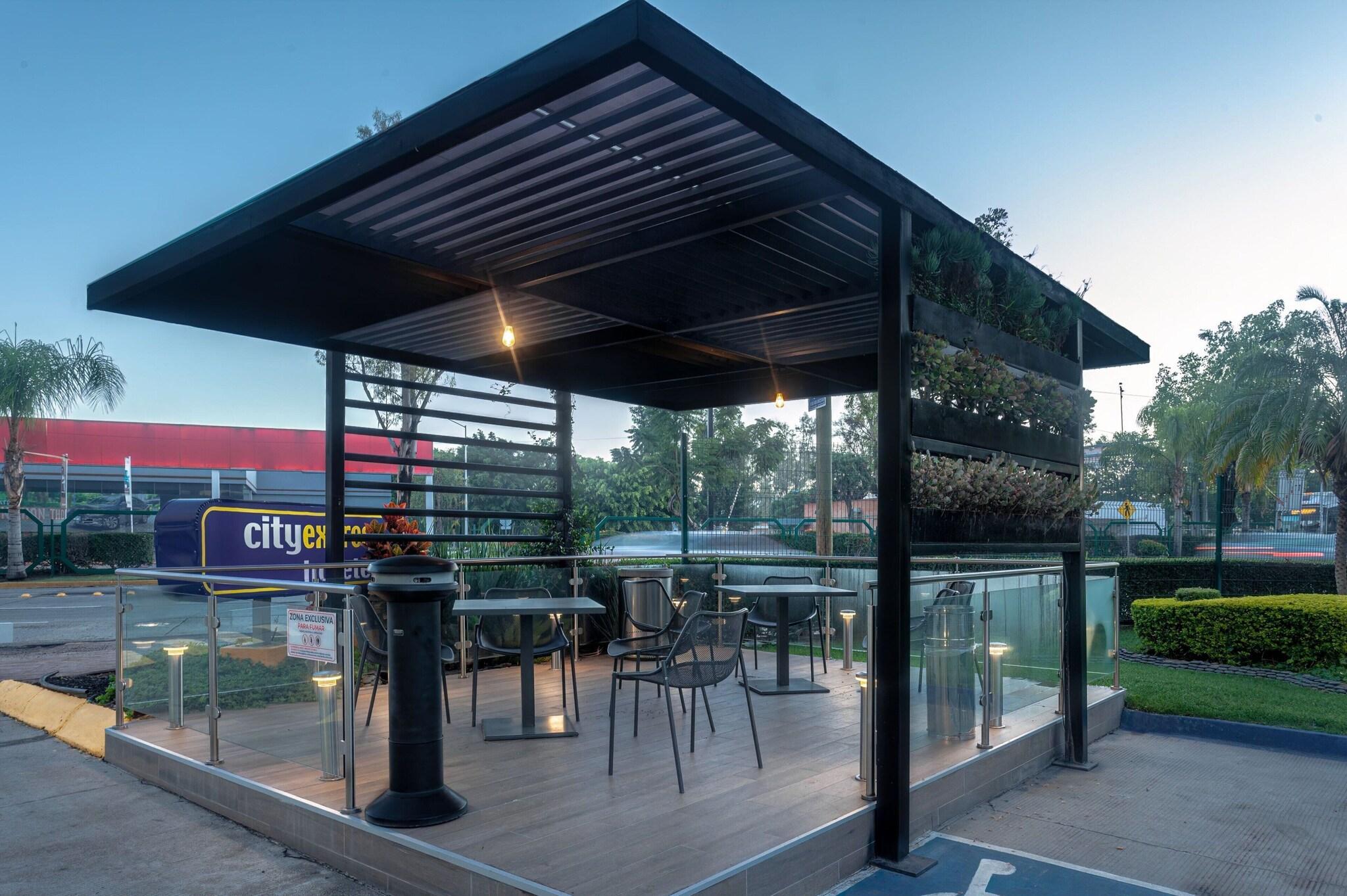image-housing-carousel