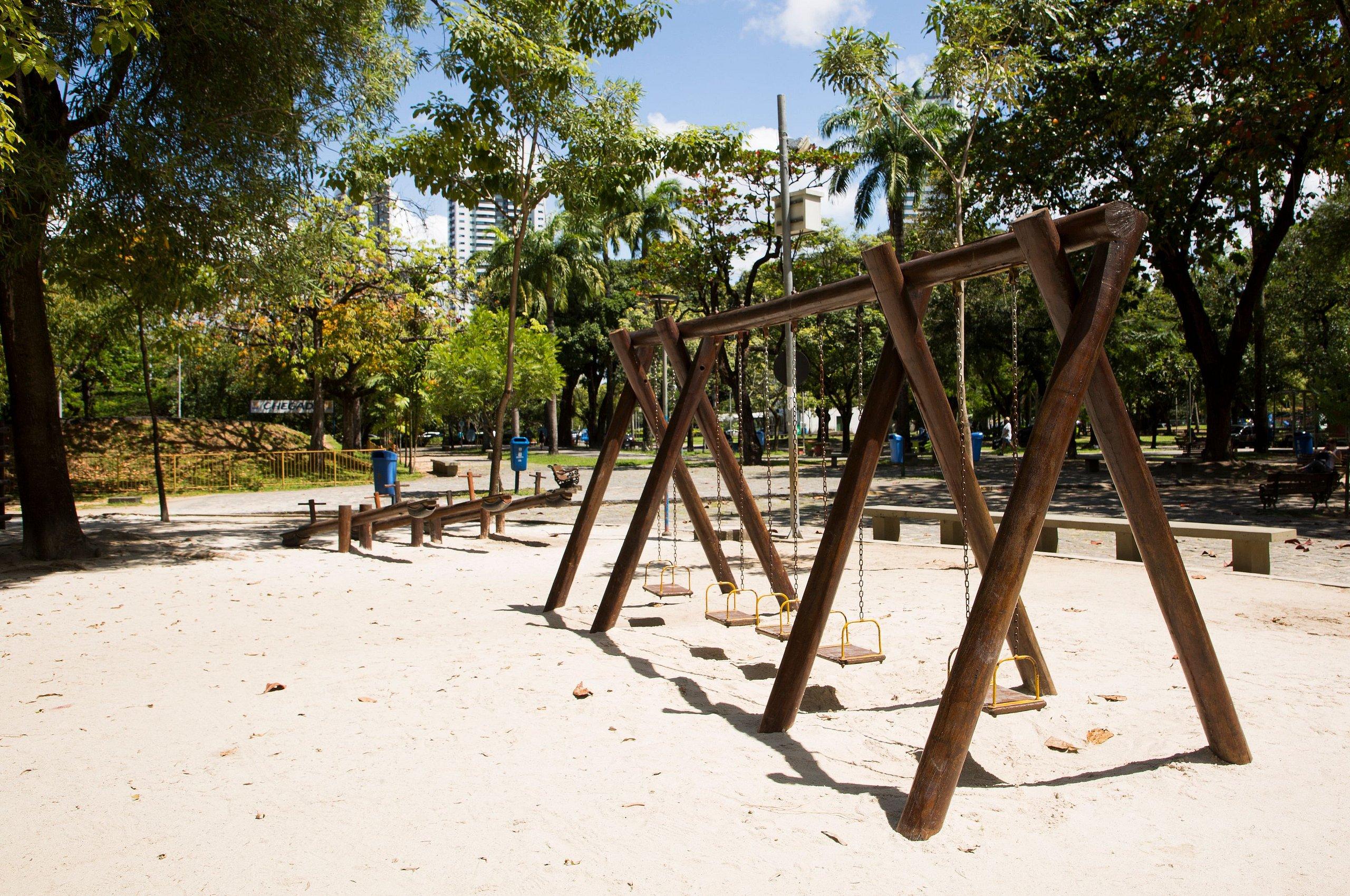 image-housing-carousel