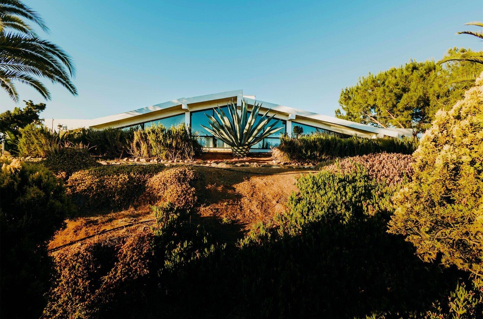 image-housing-carousel
