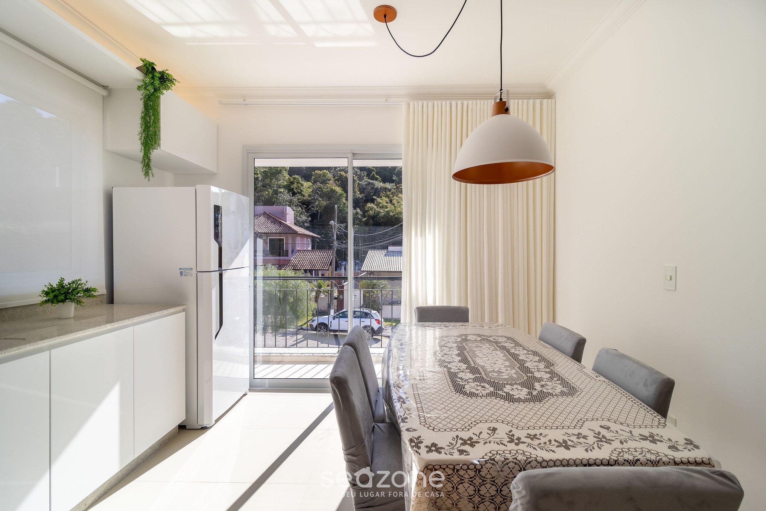 image-housing-carousel