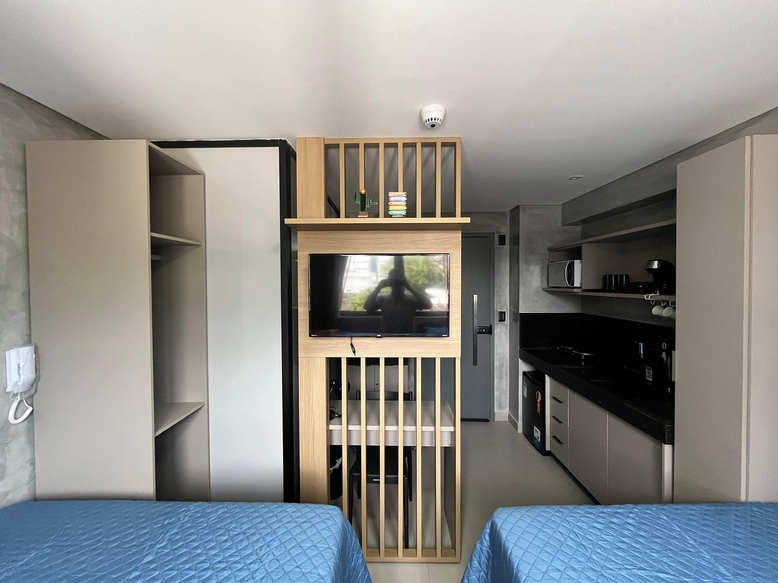 image-housing-carousel