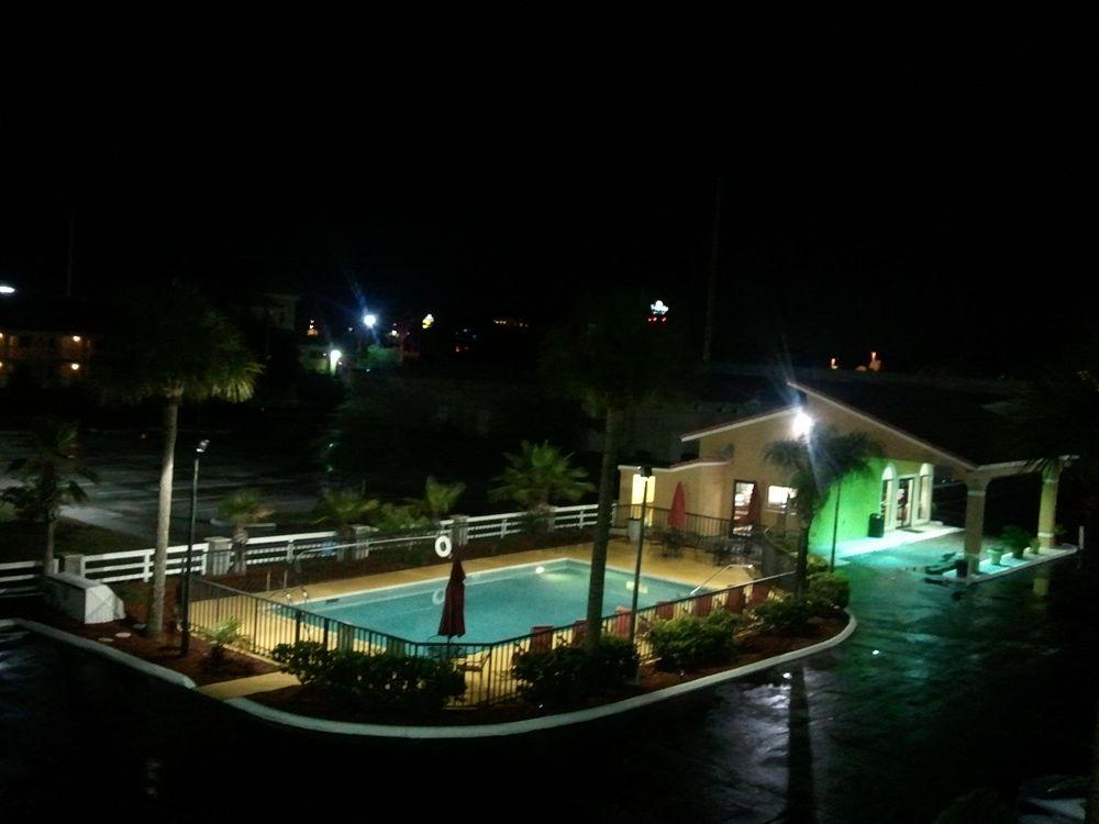 image-housing-carousel