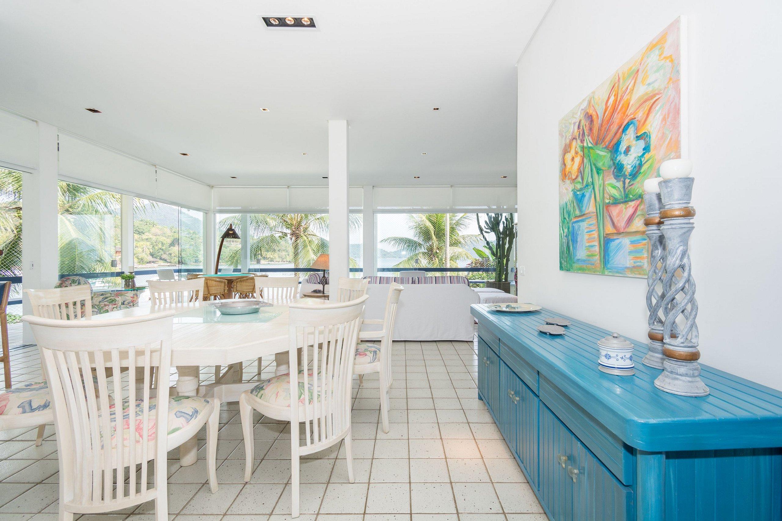 image-housing-carousel