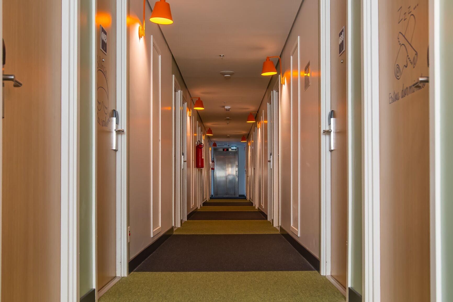 image-housing-carousel
