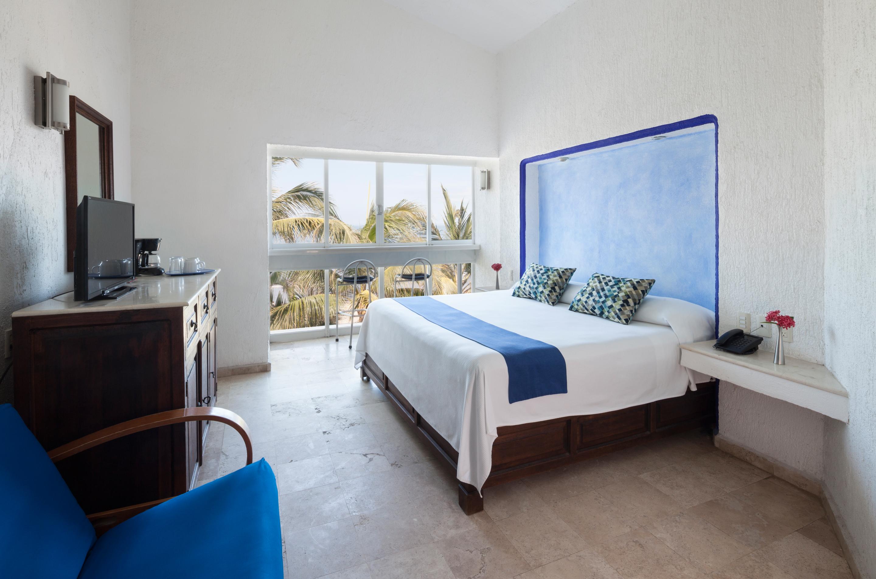 SUPERIOR KING OCEAN VIEW ROOM