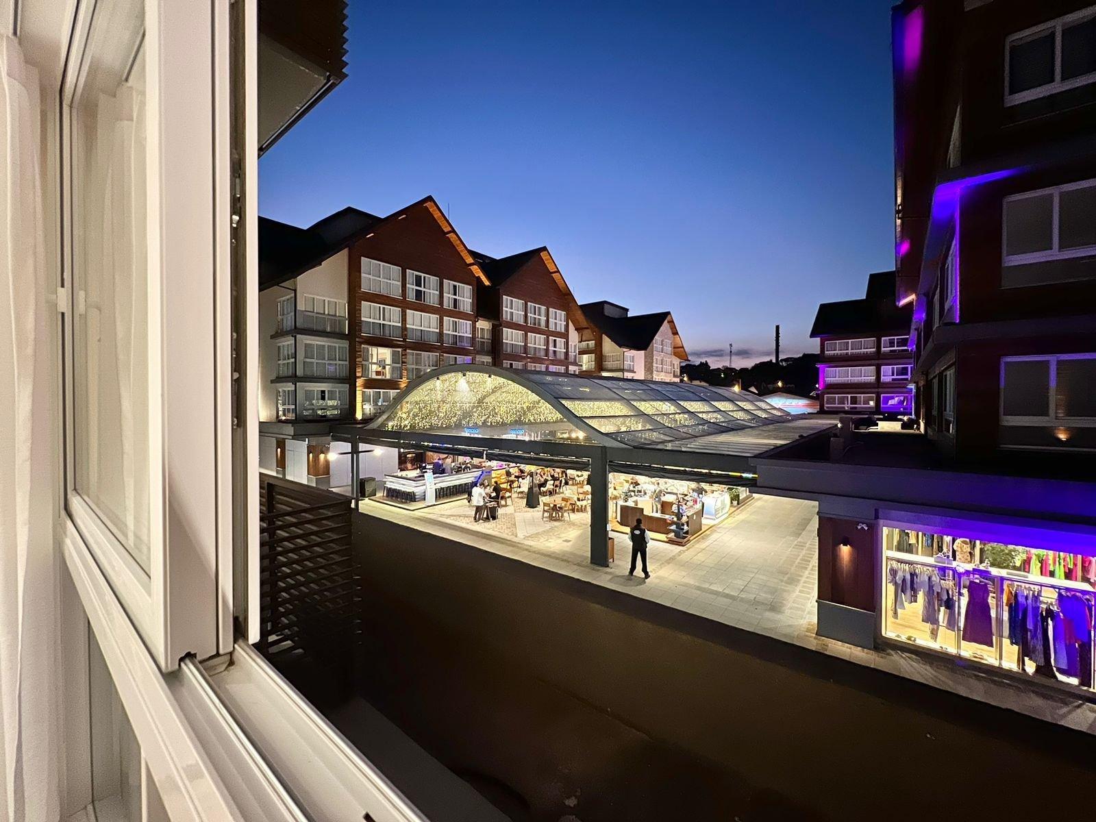 image-housing-carousel